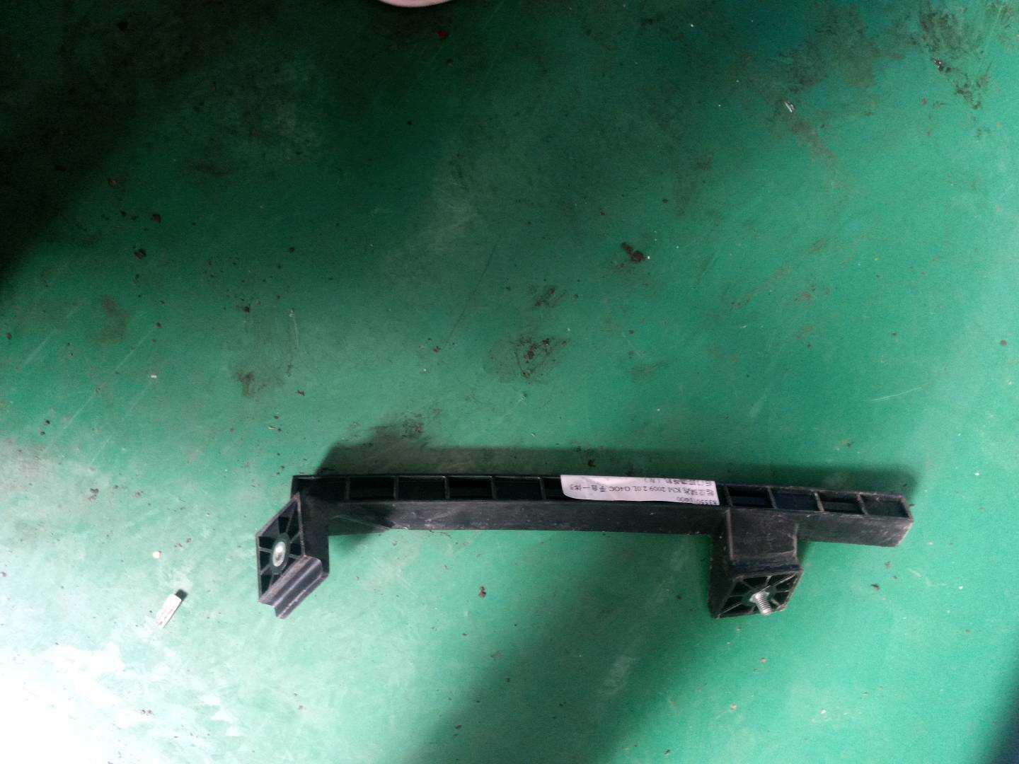 835501F000 后门玻璃导轨（左）