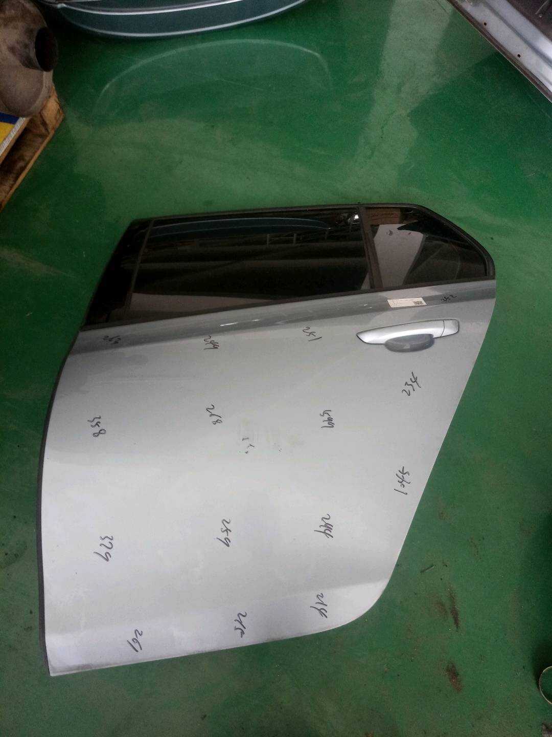 L5K6833055H 后门壳(左)