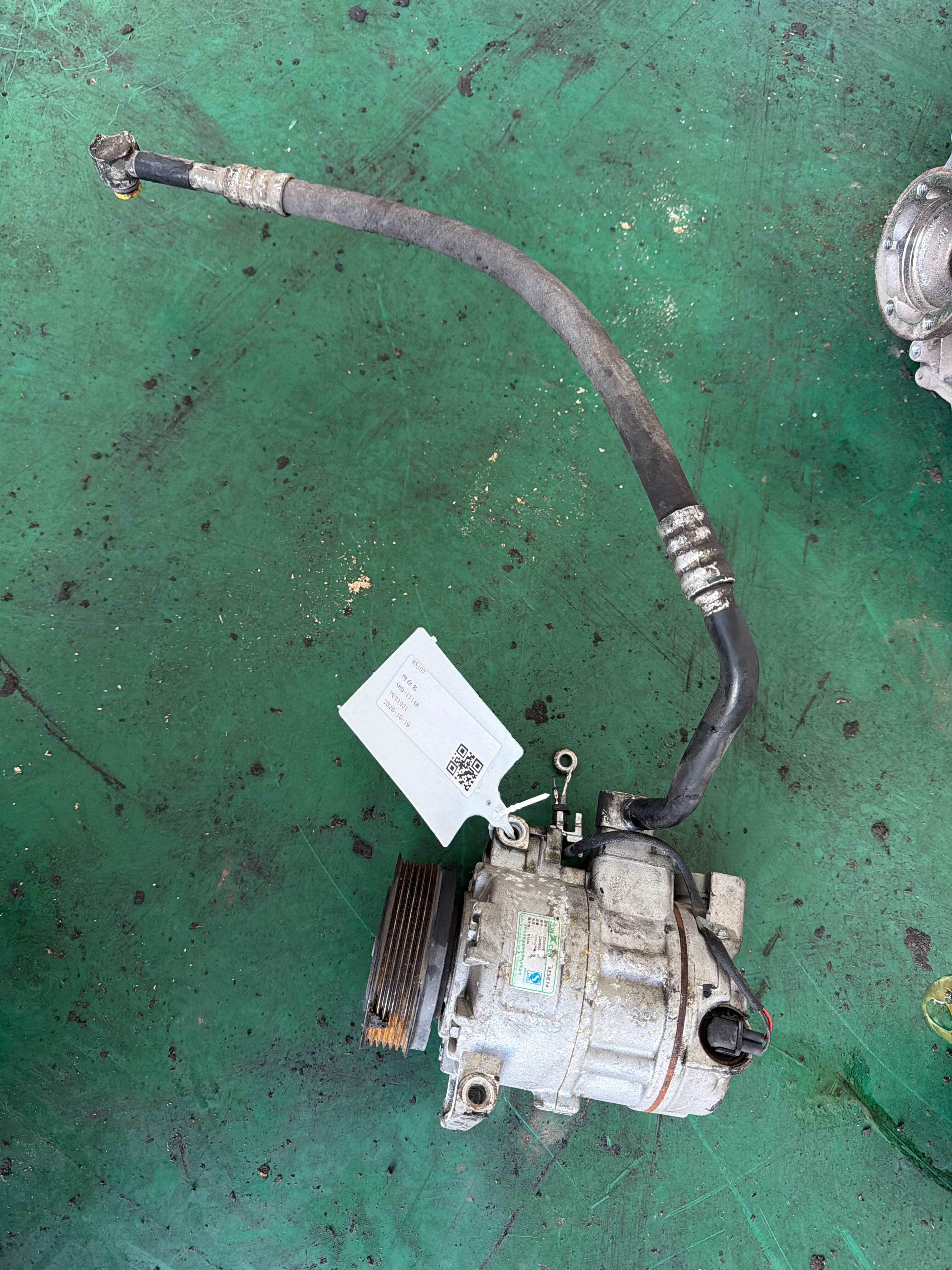 8E0260805F A/C Compressor