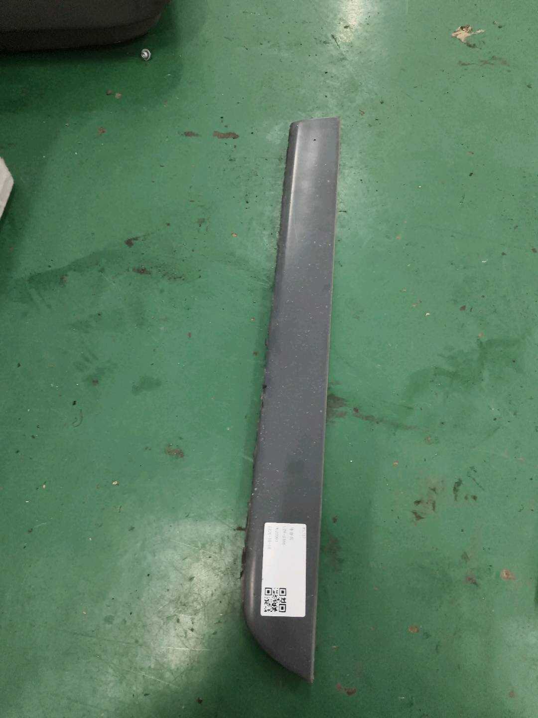 8E0853964 后门饰条（右）