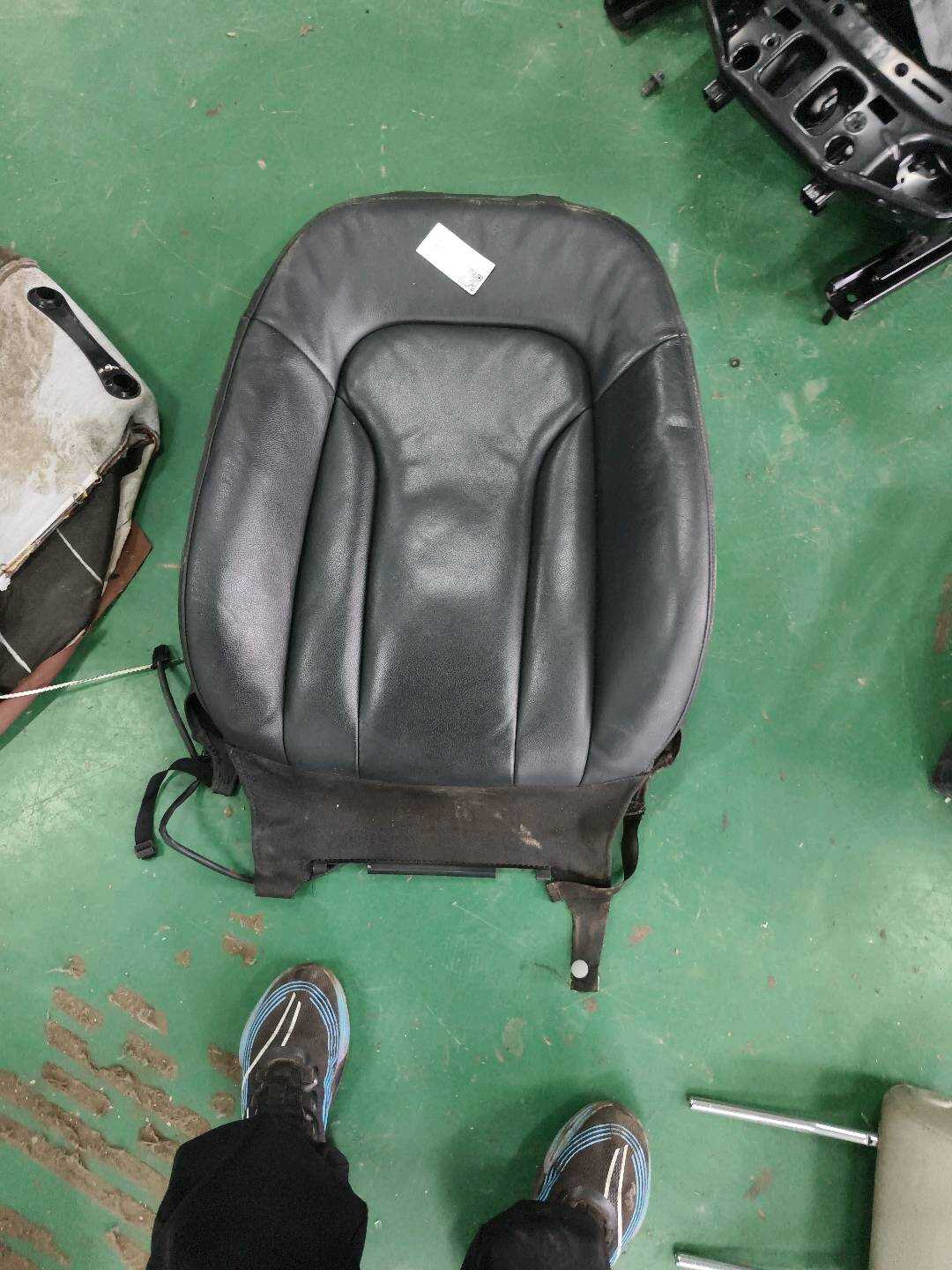 8R0881806D 副驾驶员座椅靠背面罩