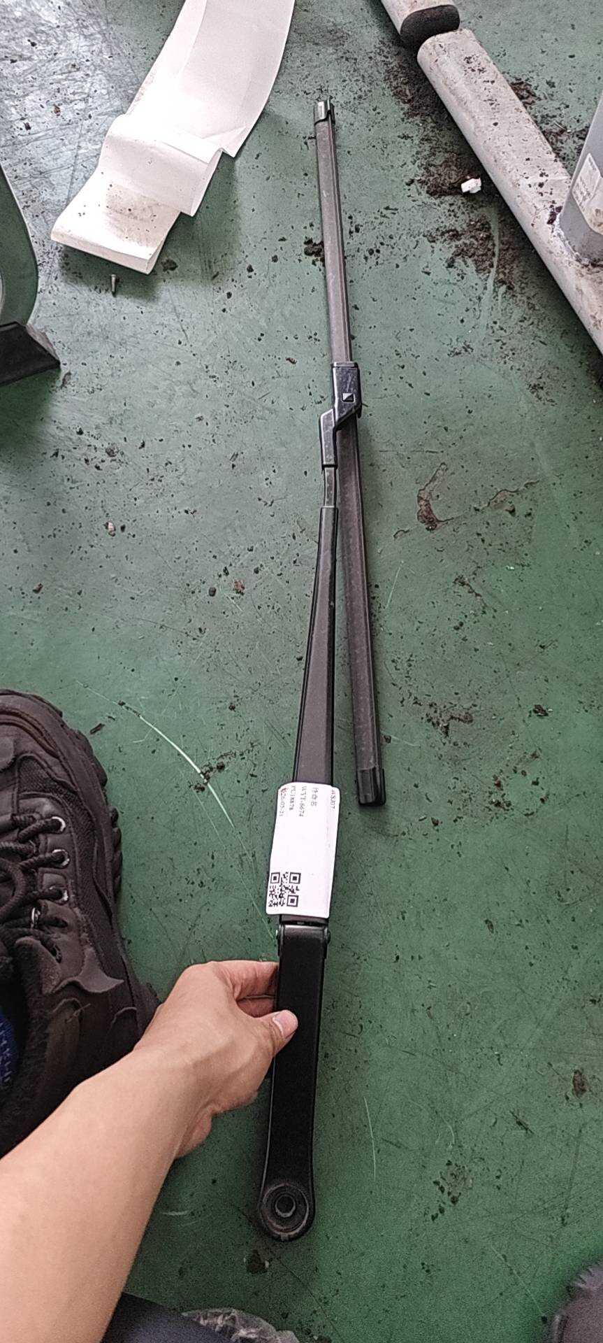 MEH5205110 Left Wiper Arm Assembly