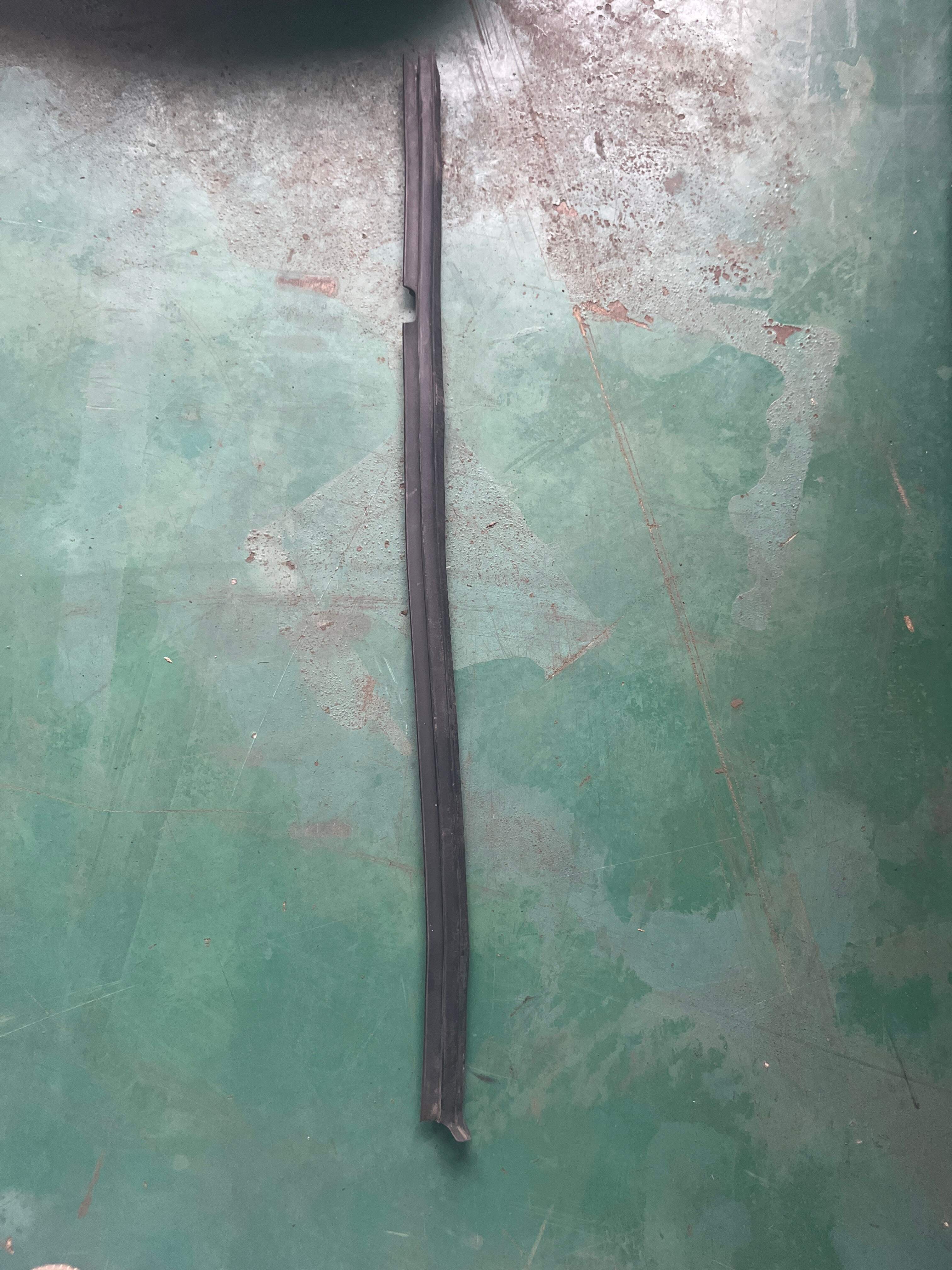 22760441 后门玻璃压条(右内)