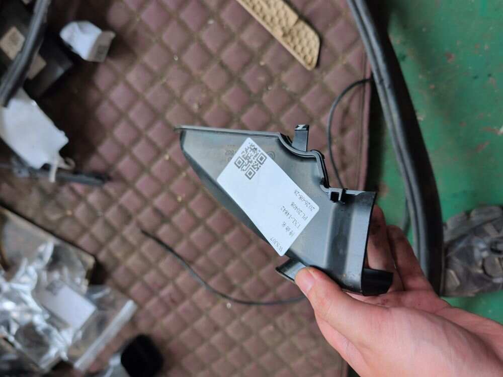 64229113862 后座区空气道(右下)