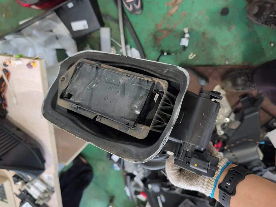 51177286043 燃油箱加注底座
