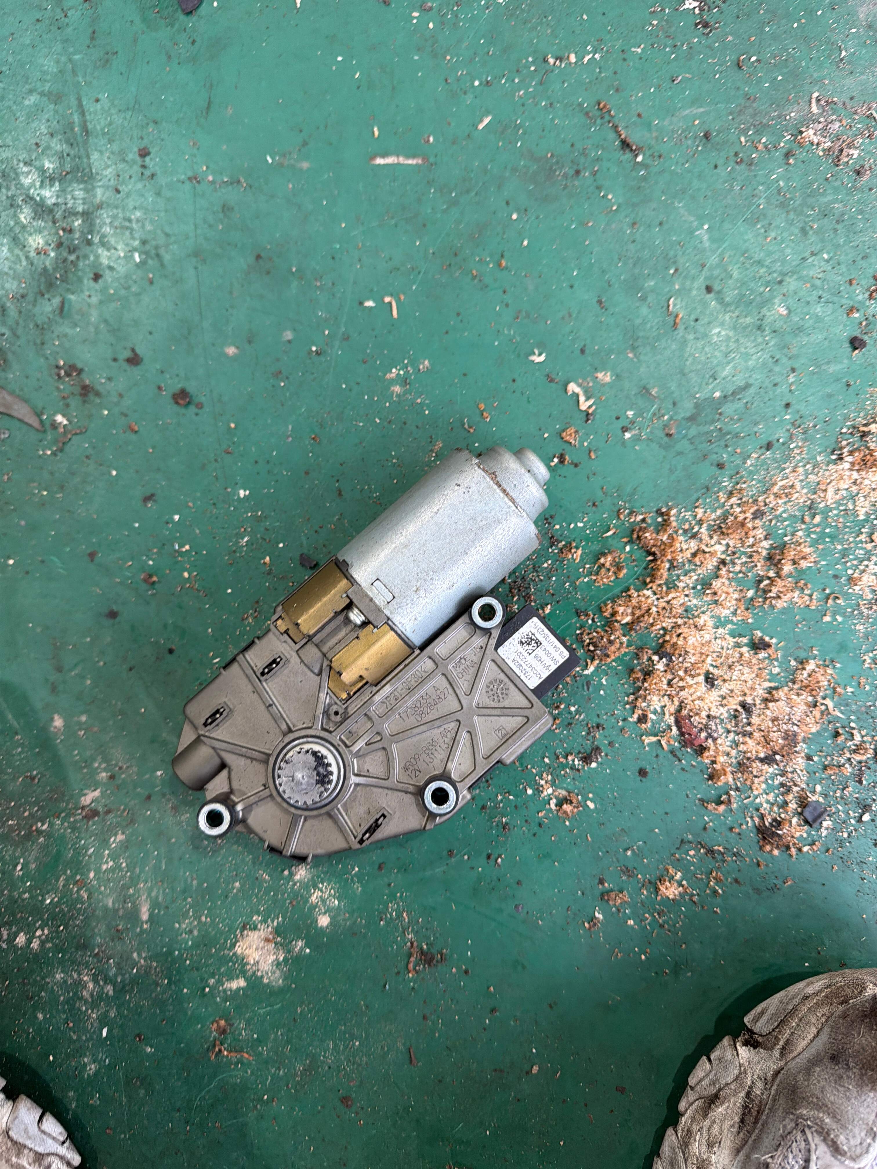 L8KD959591A Sunroof Motor