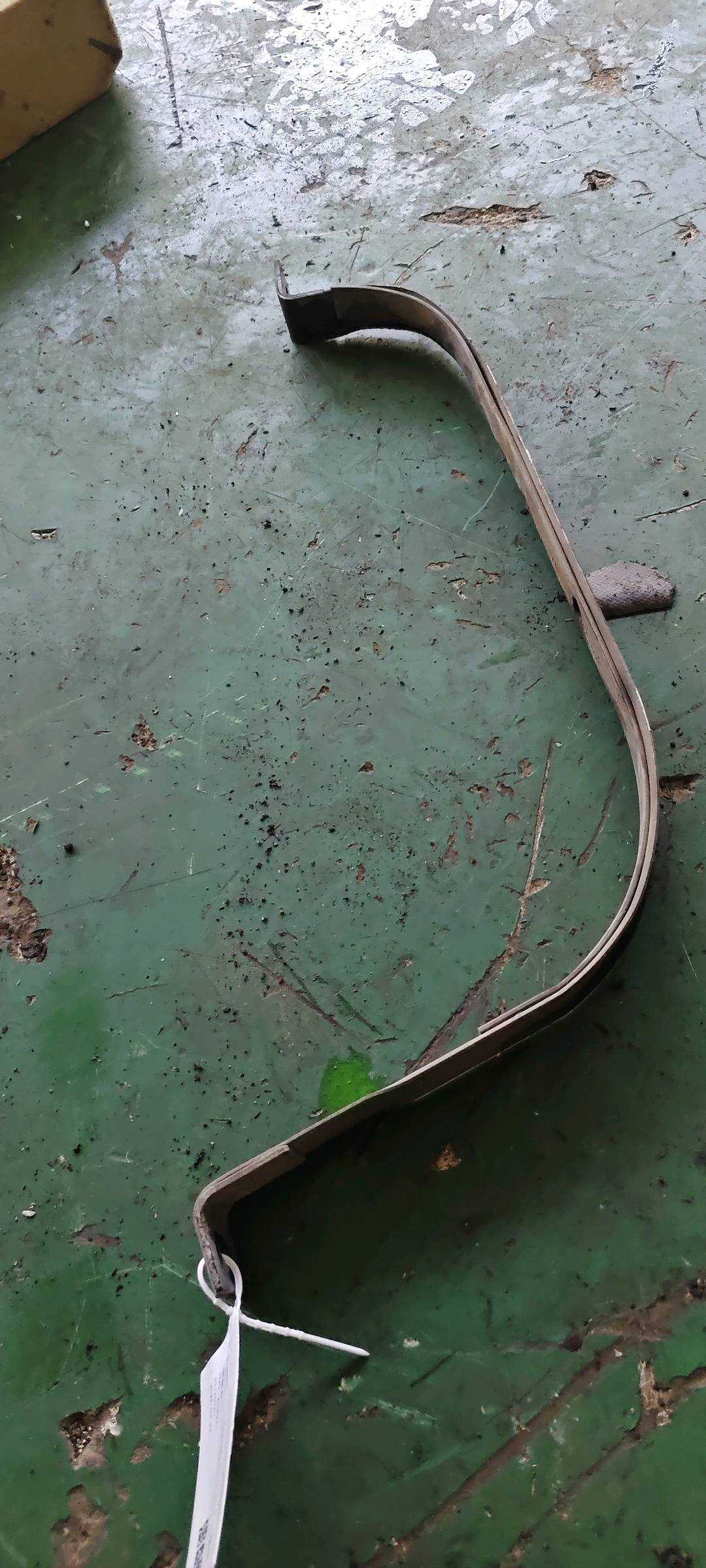 LR025817 Fuel Tank Strap, Left