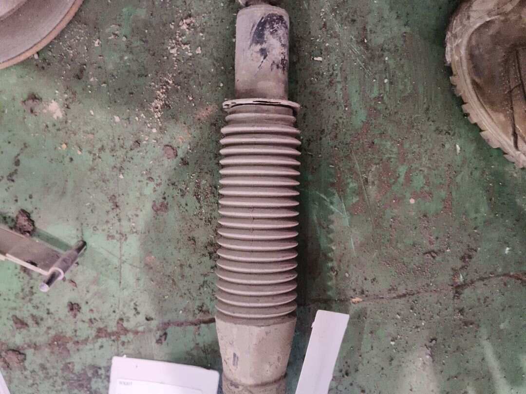 553004V000 后减震器芯