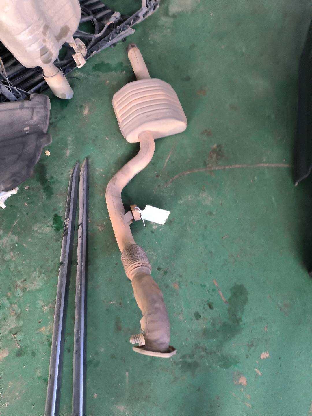 8W9253350J Exhaust Pipe, Front