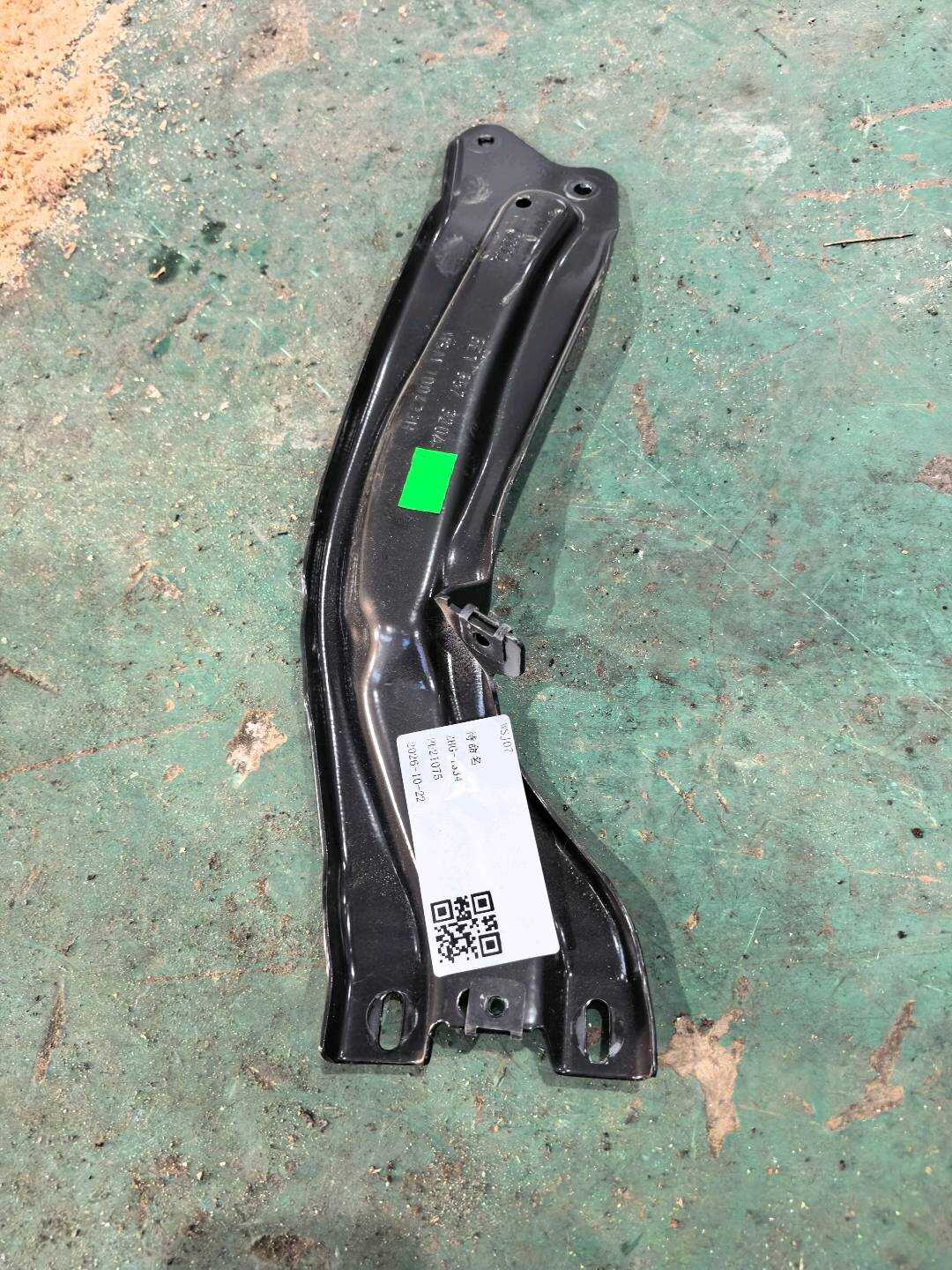 8E1857320A Dashboard Bracket, Right