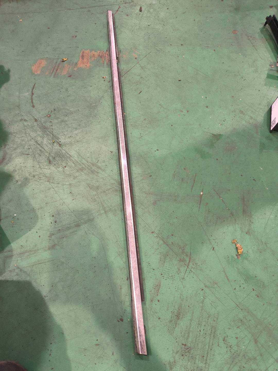 828212V70A 后门玻璃外压条(左)
