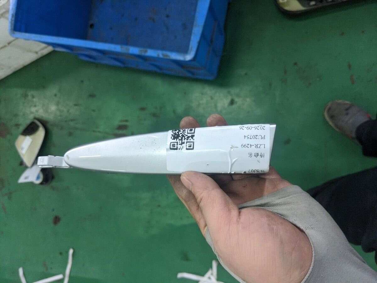 51215A8E2A5 前门外拉手(左)