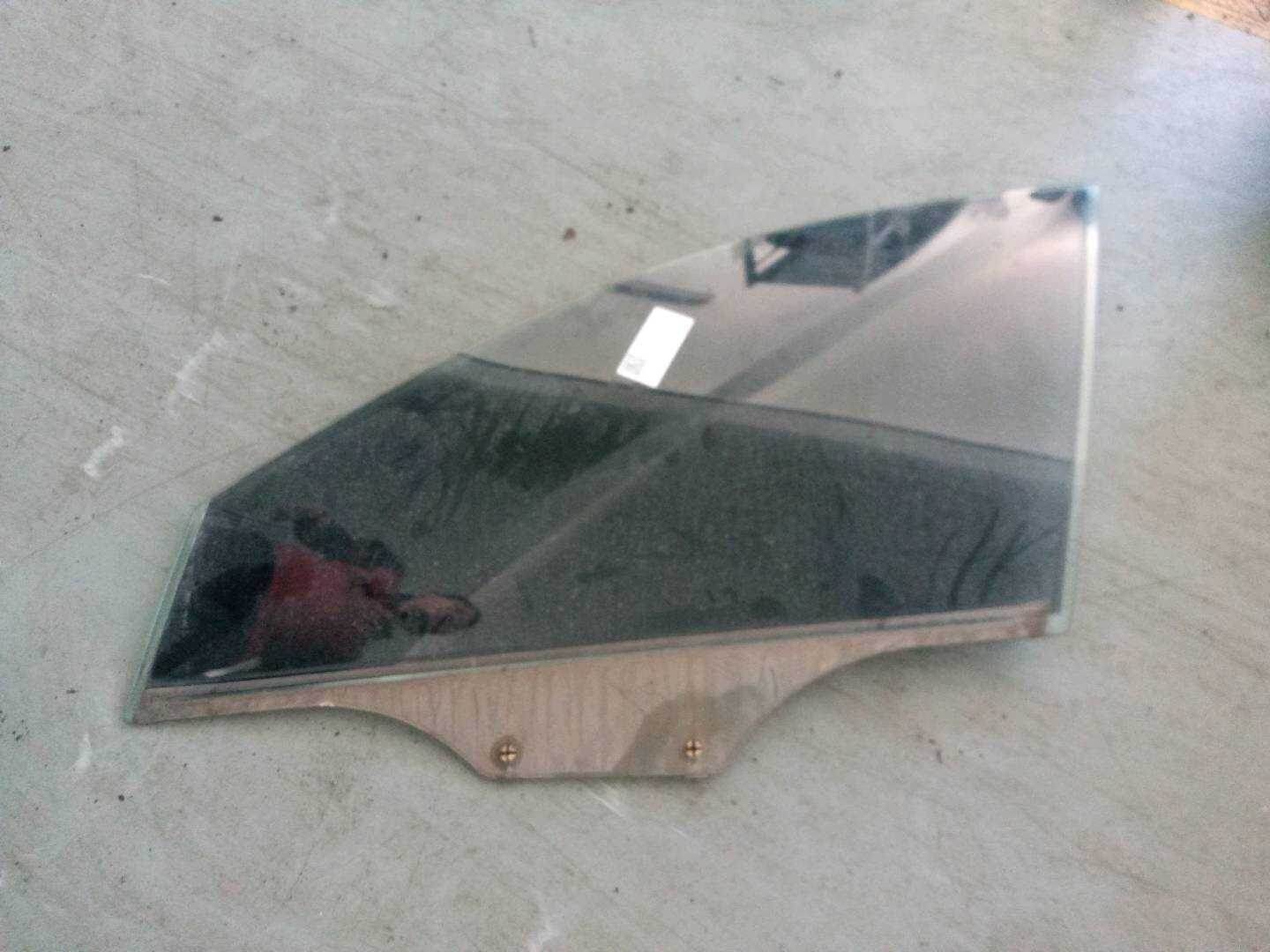 9071994 Front Door Glass, Left