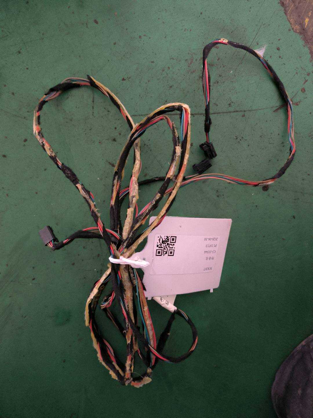 L8R0971100 车顶线束