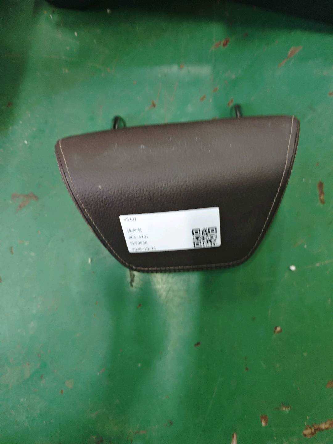 52207349392 后座椅头枕(中)