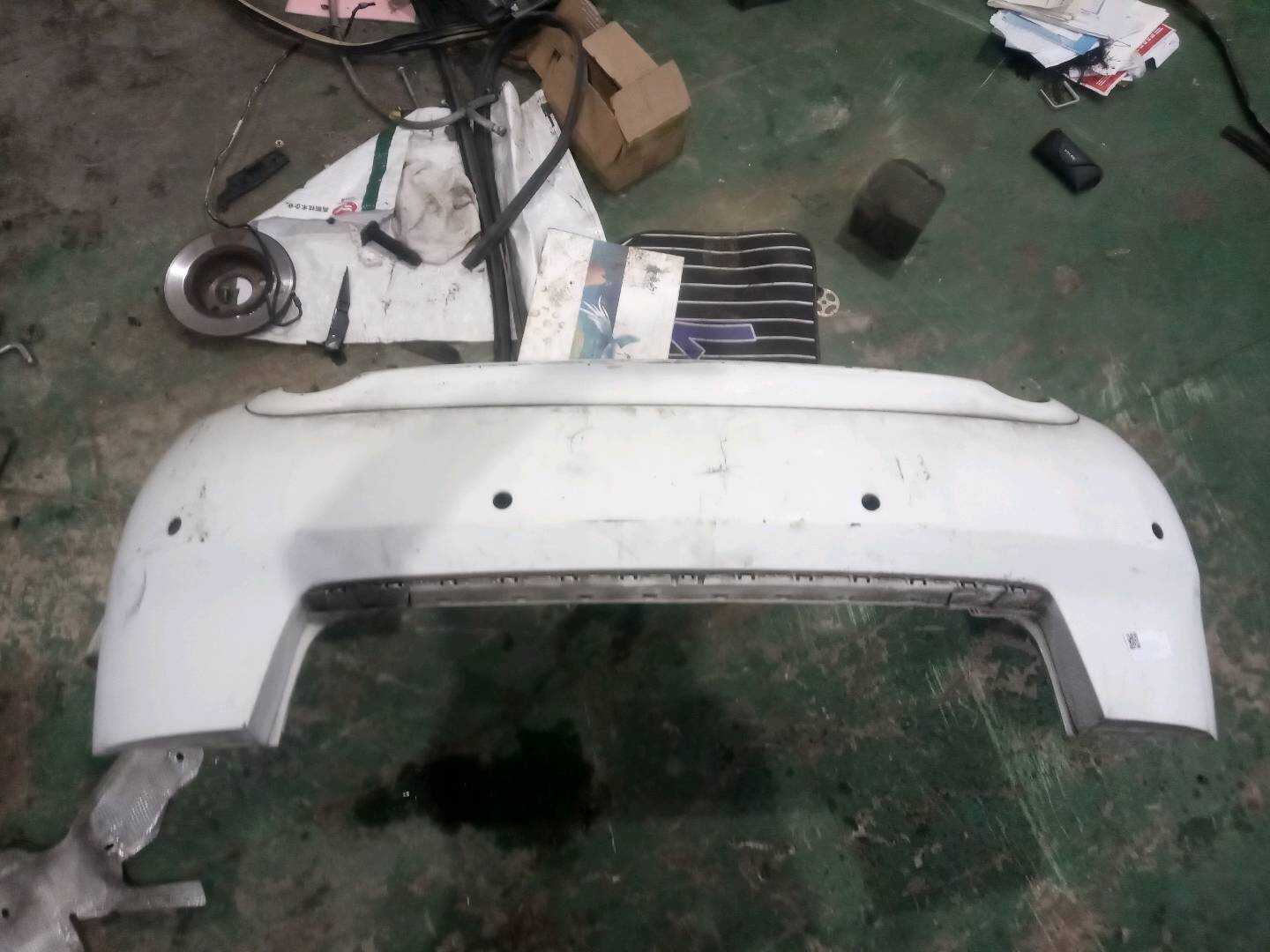 8E5807303 Rear Bumper Cover