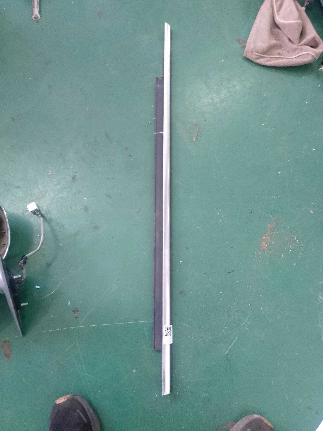8KD853764 后门玻璃压条(右外)
