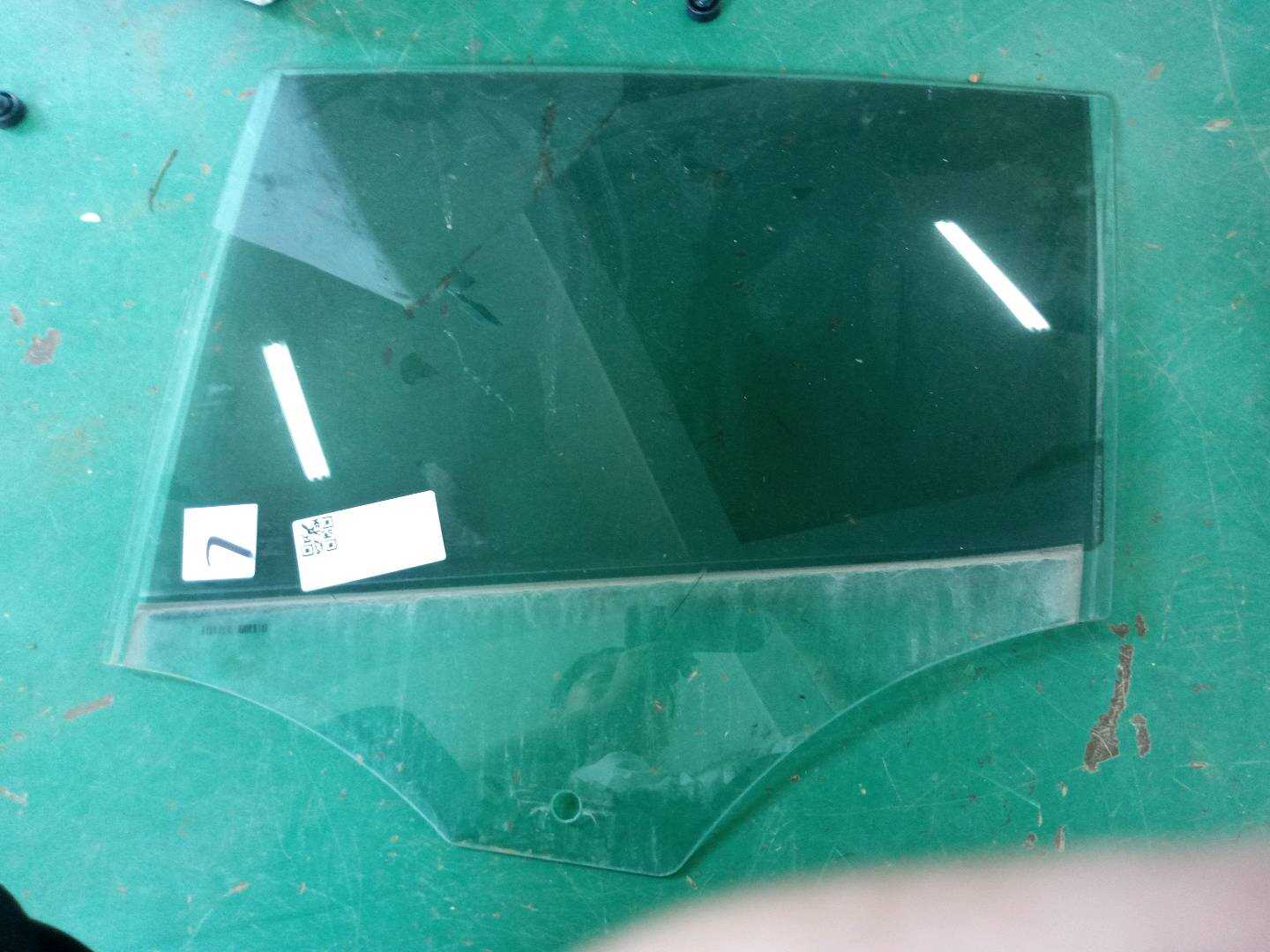 51357420417 后门玻璃(左)