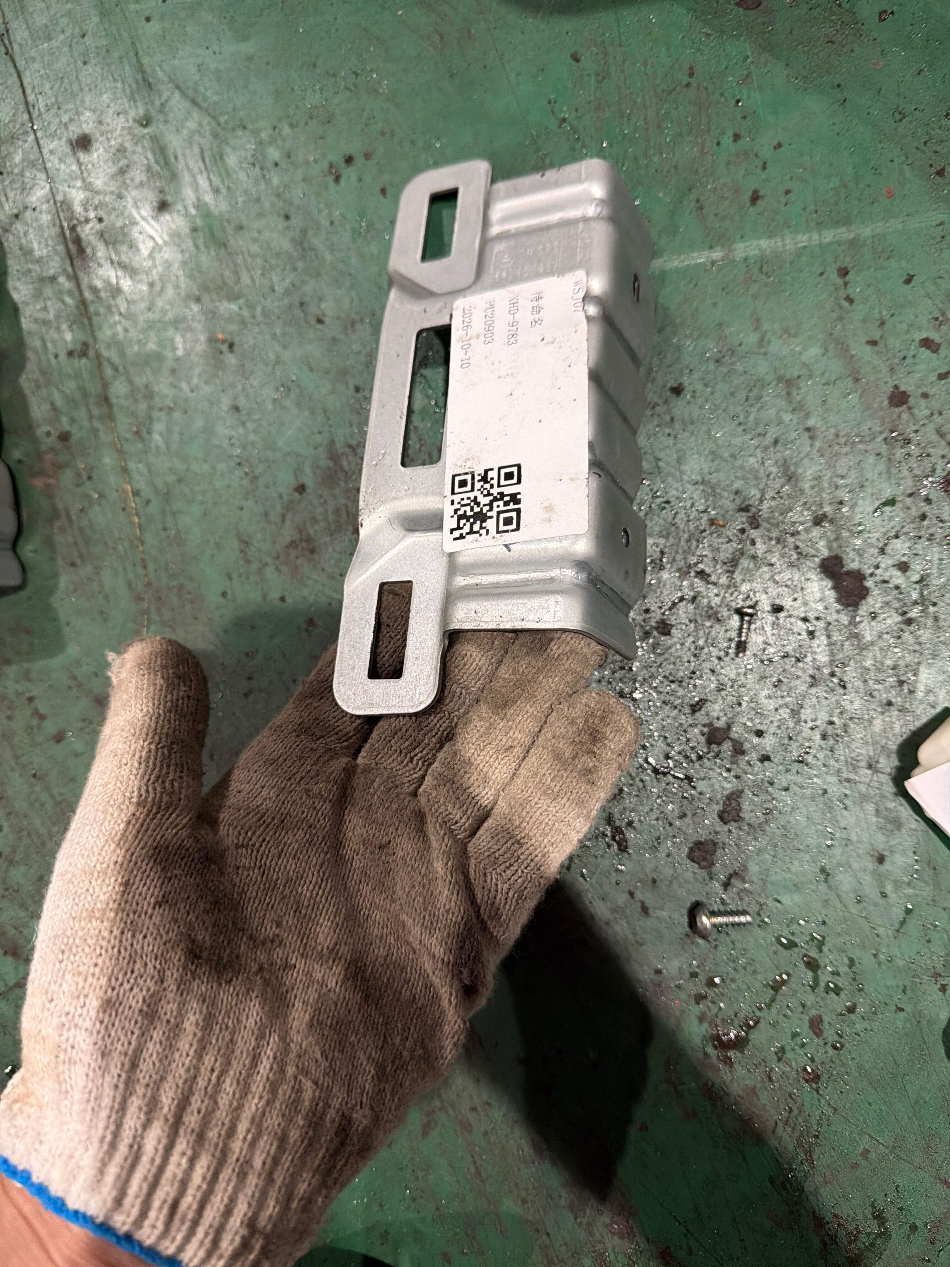 5ND858687 车顶扶手支架(右前)