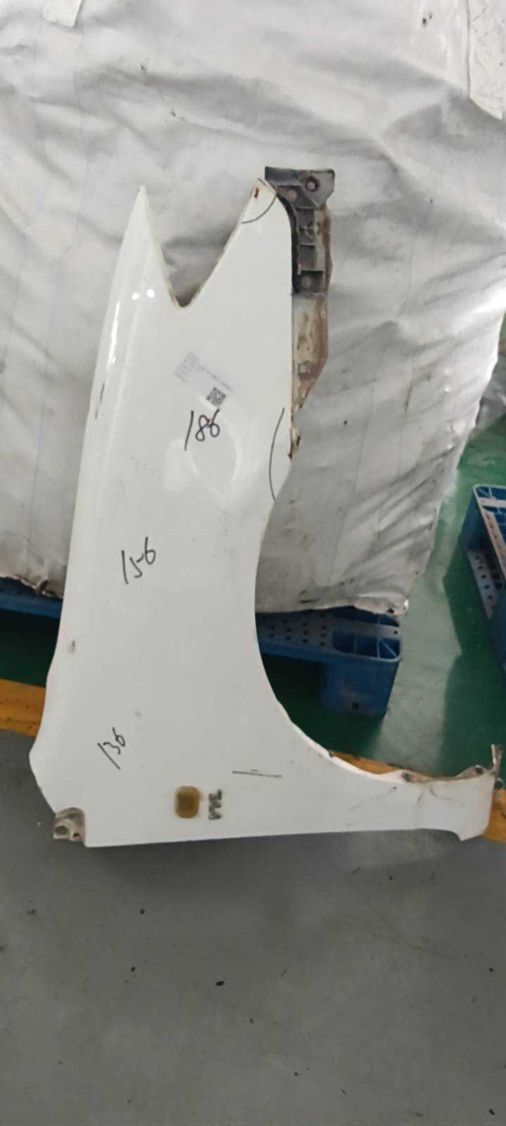 10795116 Front Fender, Right