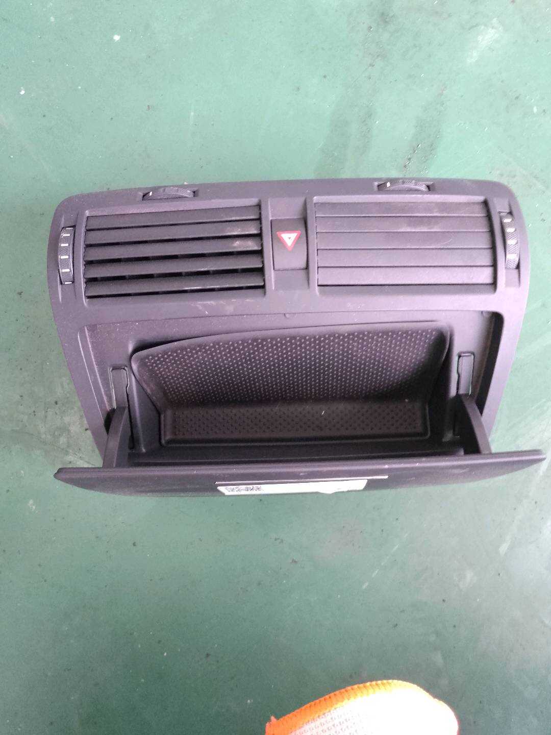 1ZD8209513X1 仪表台中间出风口