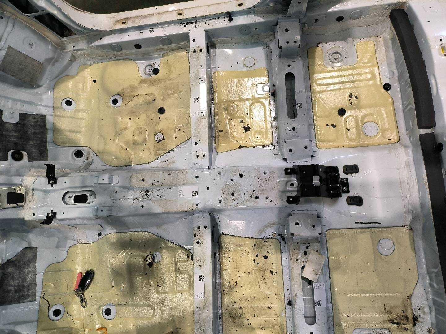 101204505101C15 中通道与前排座椅前横梁总成