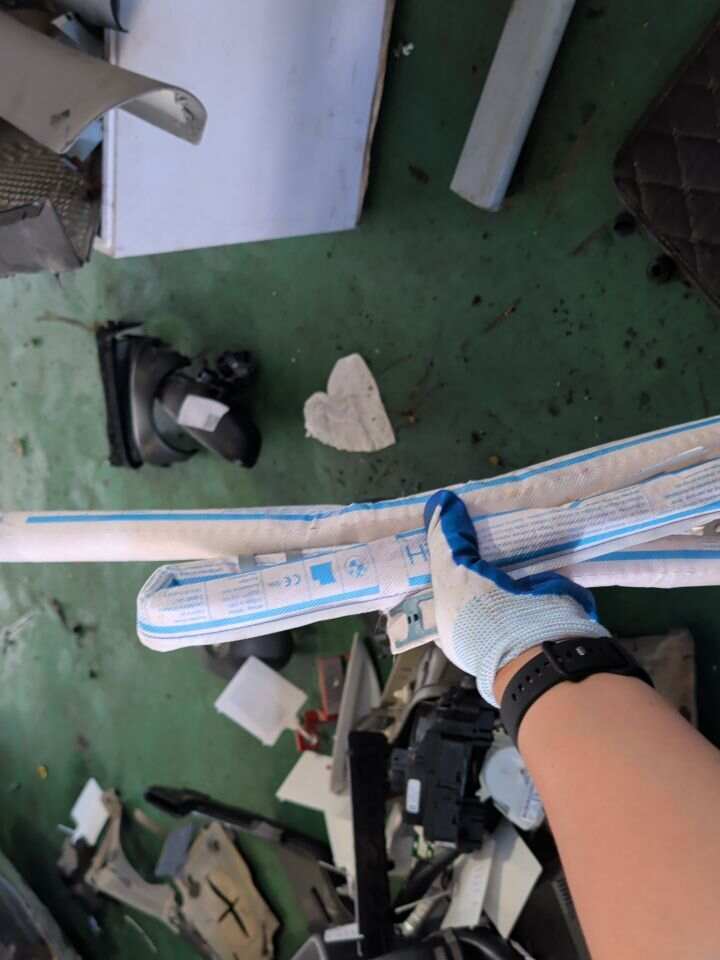 72127301295 车顶窗帘气囊组件（左）