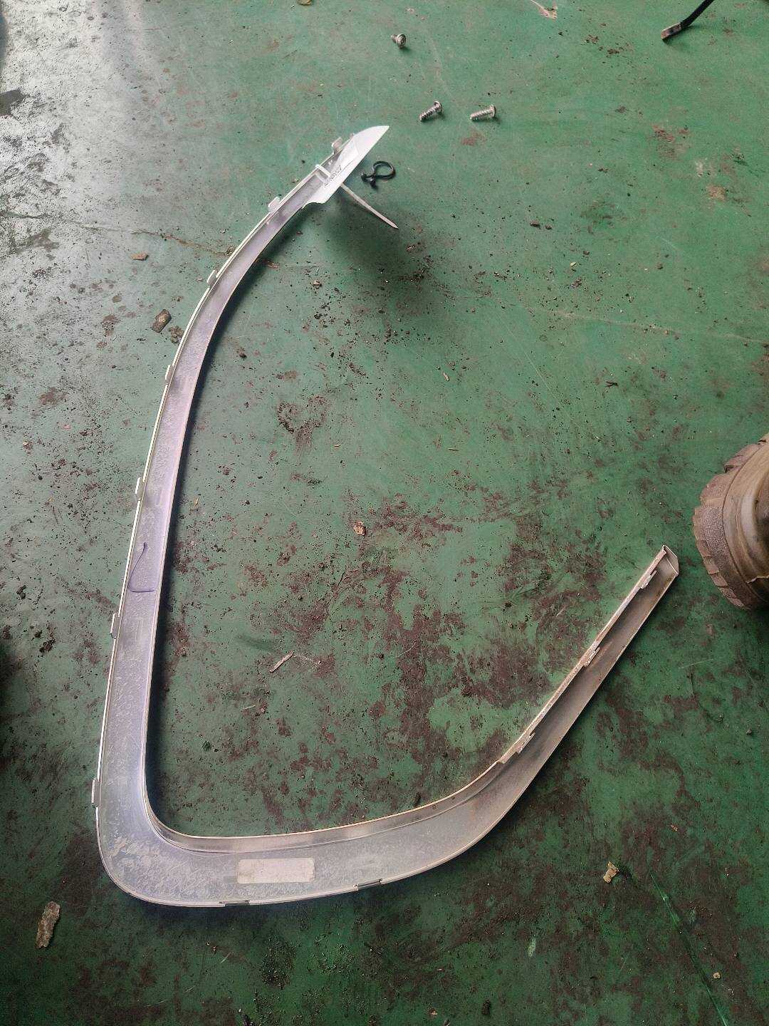 51377289721 Rear Quarter Glass Trim Strip, Left