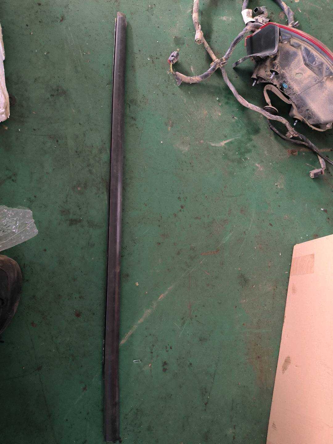 26681056 前门玻璃压条（左外）