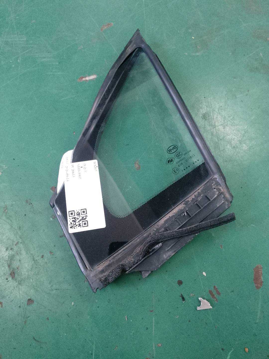 SC6103200 左前门角窗玻璃总成