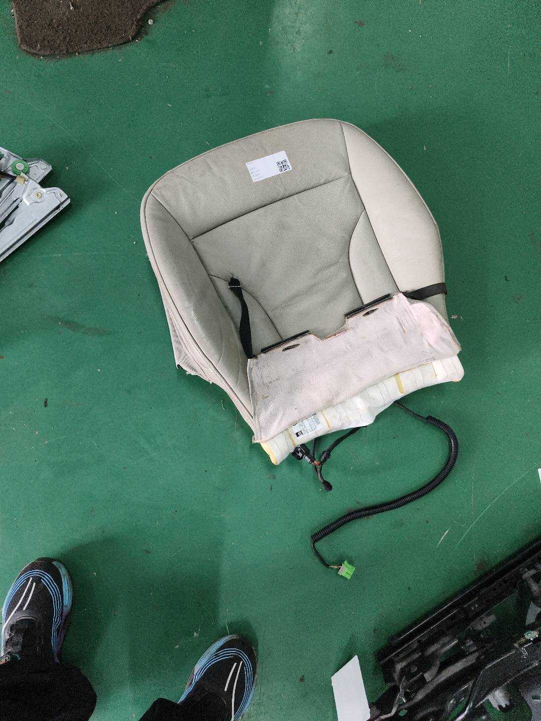 8R0881405F 驾驶员座椅底座面罩