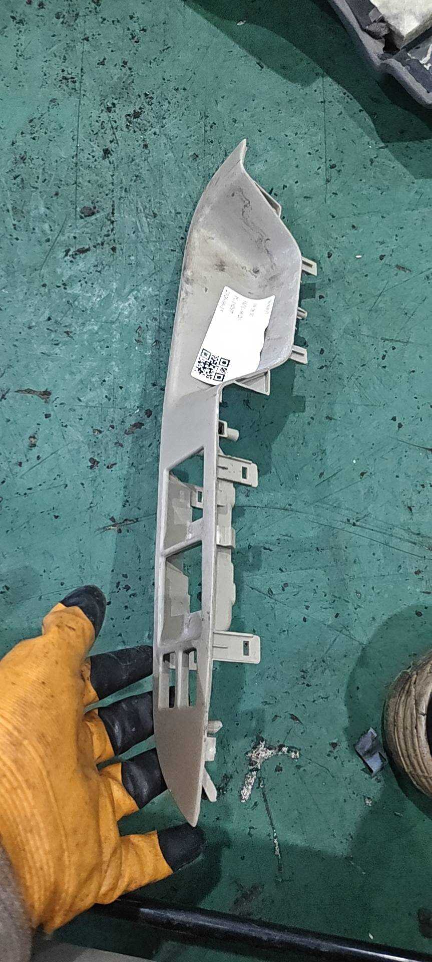 80961EW80A 前门玻璃升降开关装饰板(左)