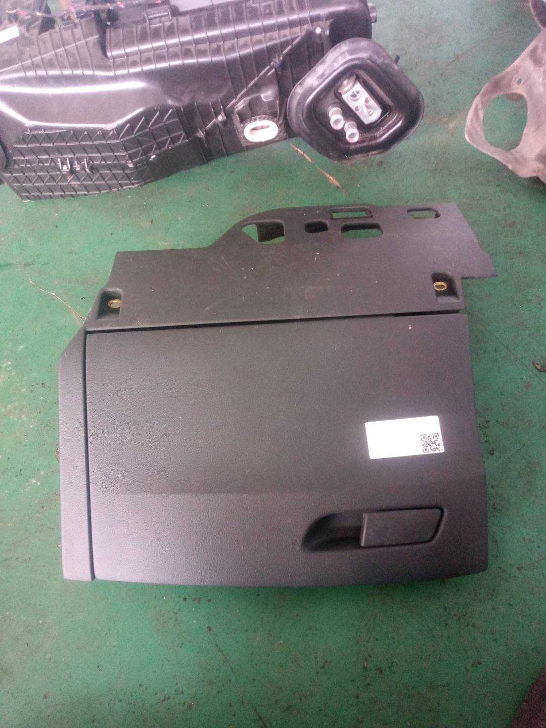 8WD857035 Dashboard Glove Box