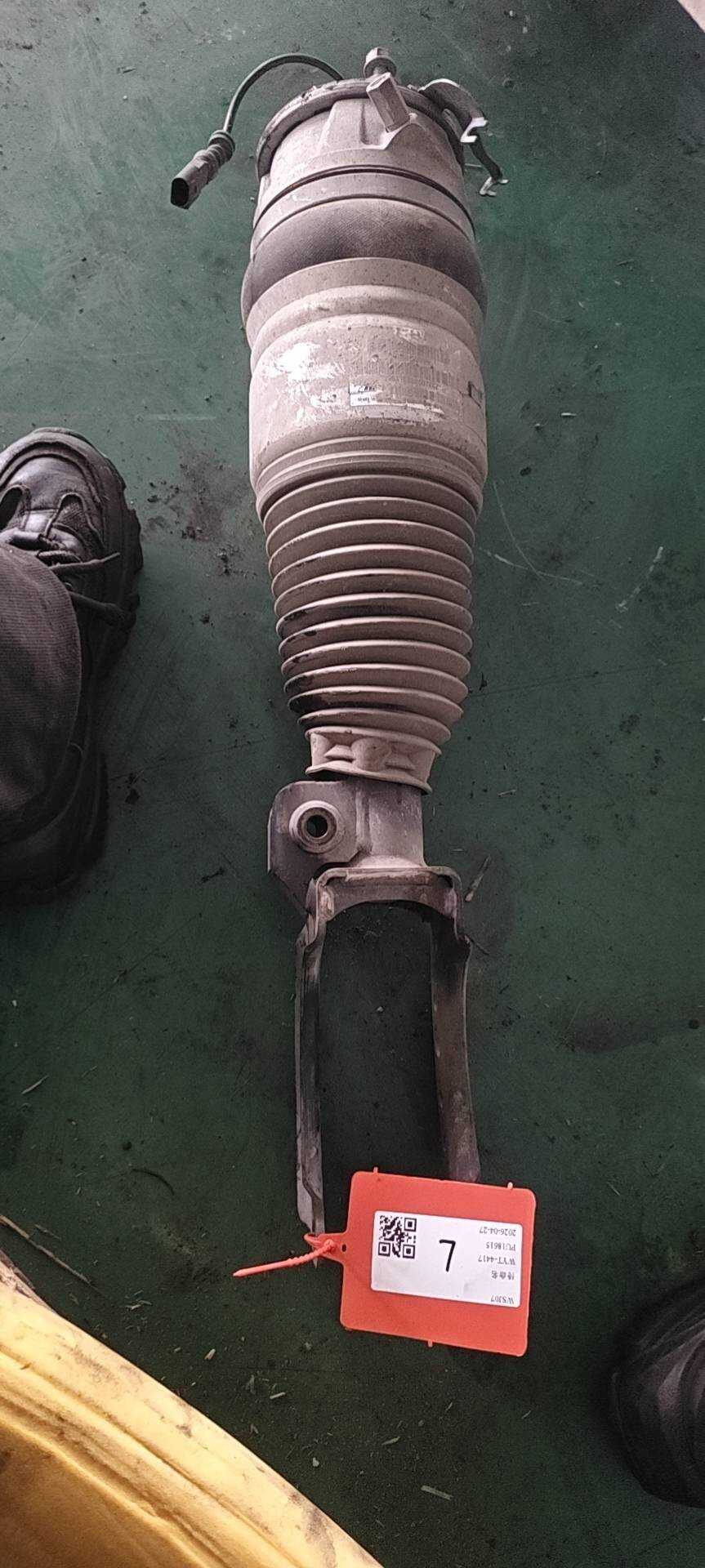 95835803910 前减震器总成(左)