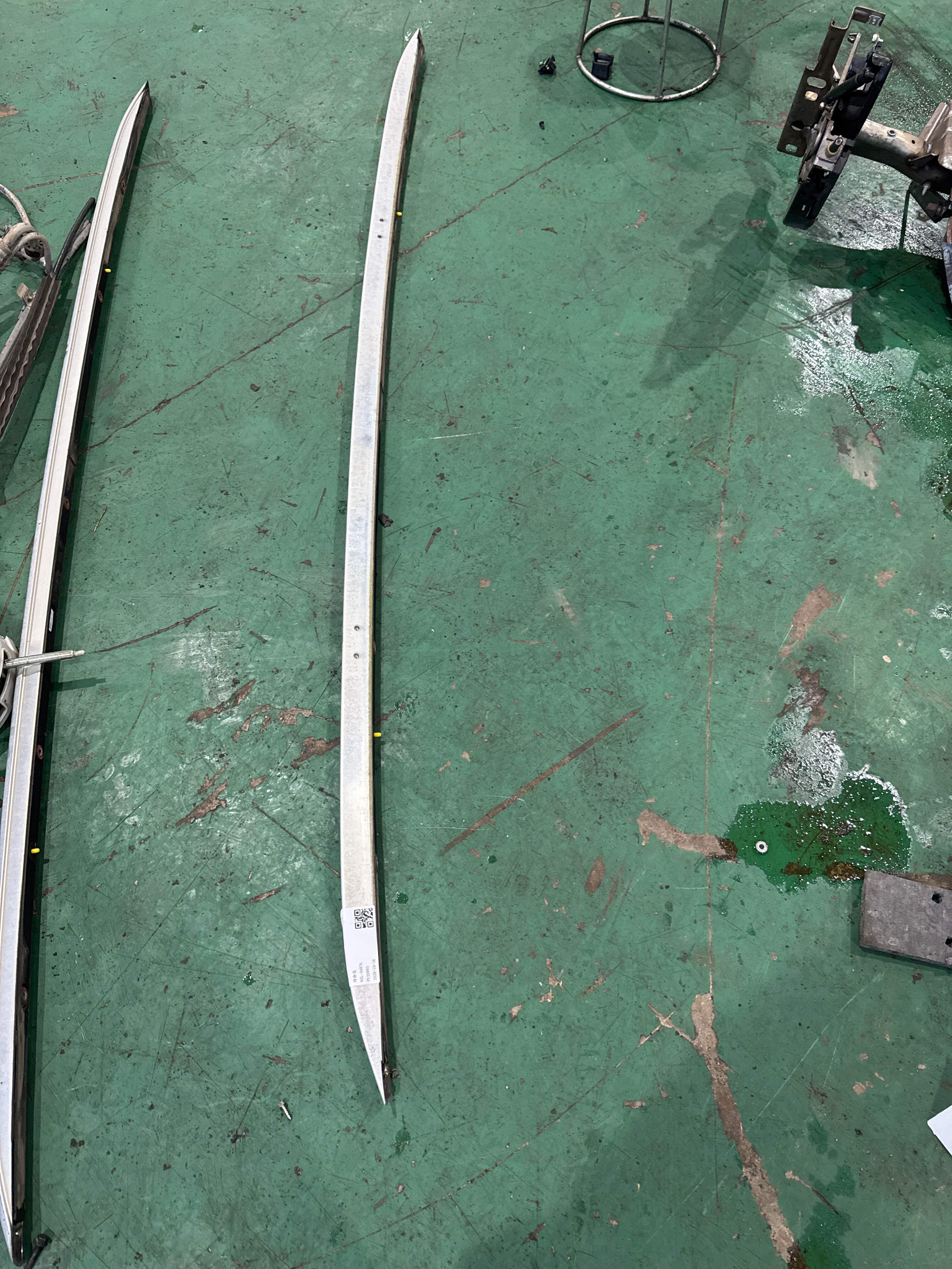 4L0860022N Roof Rack, Right