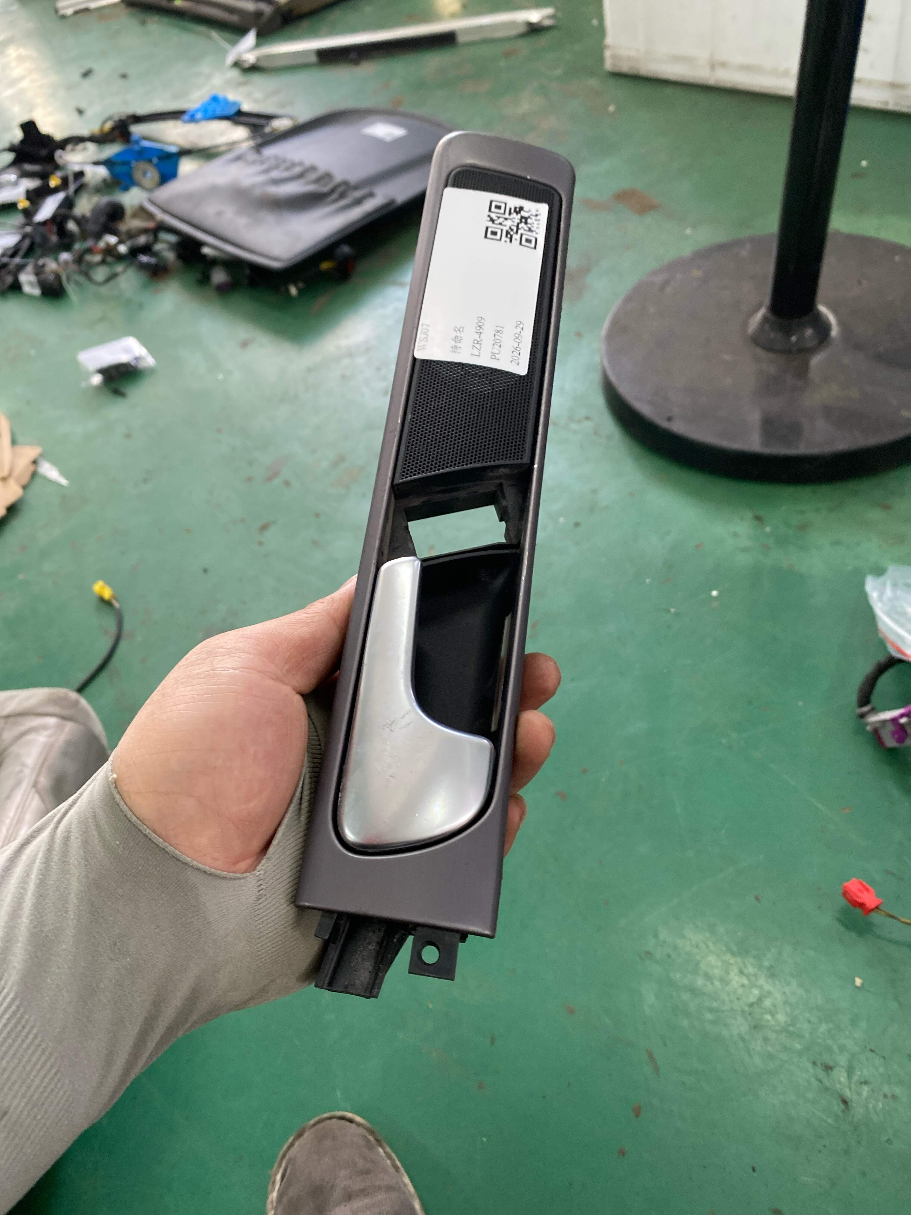 4C0839020B 后门内拉手（右）