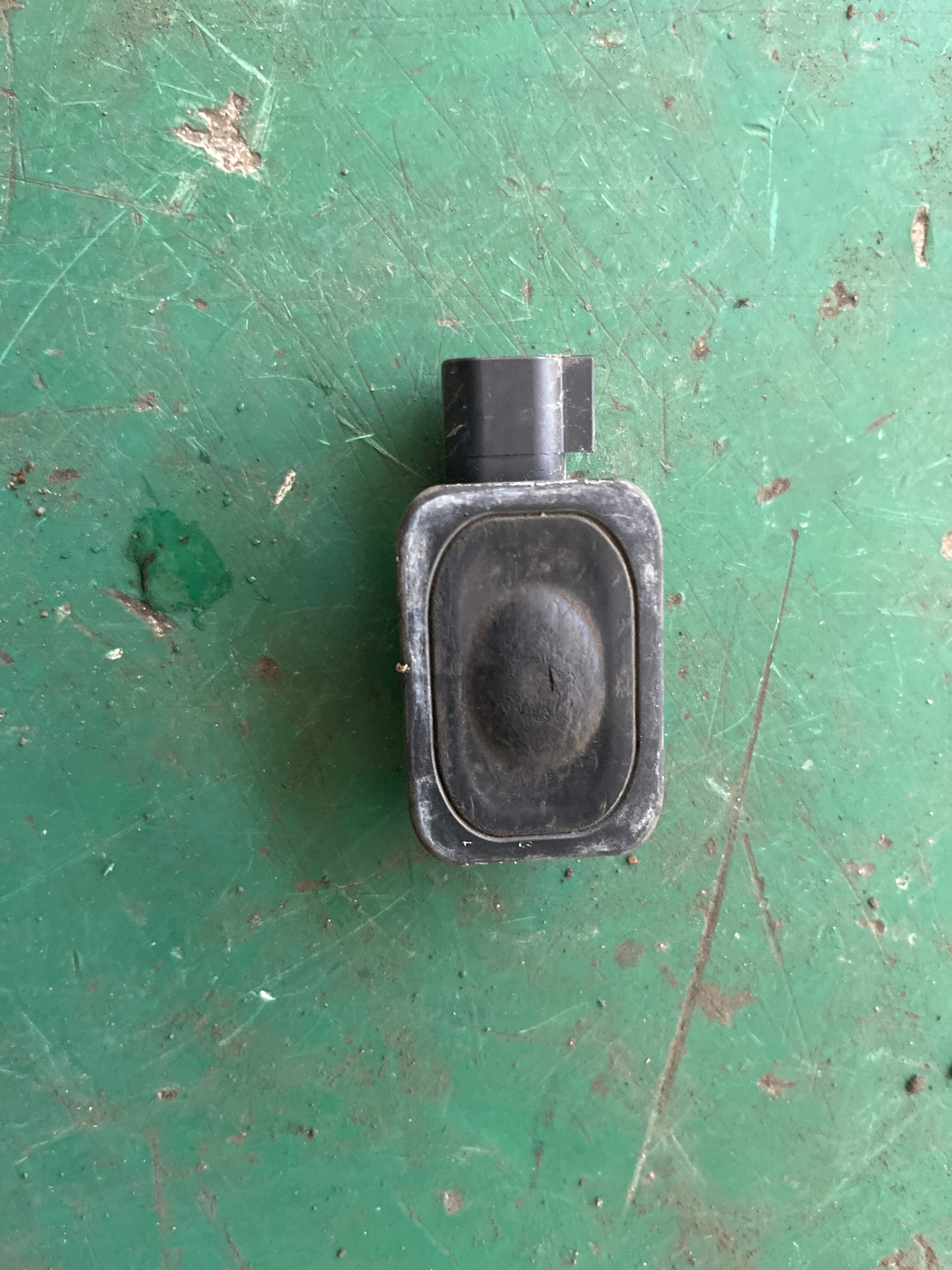 LR029038 Trunk Lid Switch
