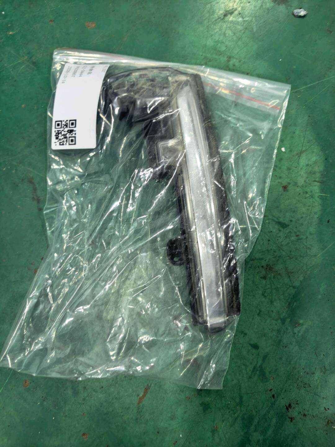 LR027945 Side Mirror Turn Signal Light, Right