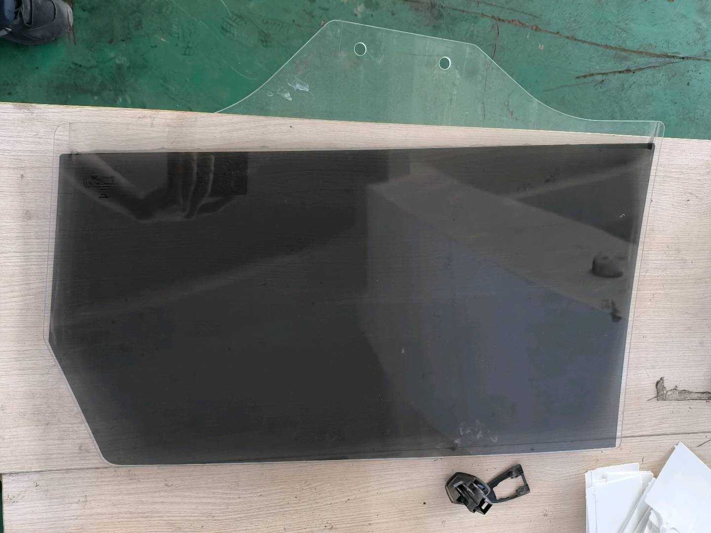 L5CG845026 后门玻璃（右）