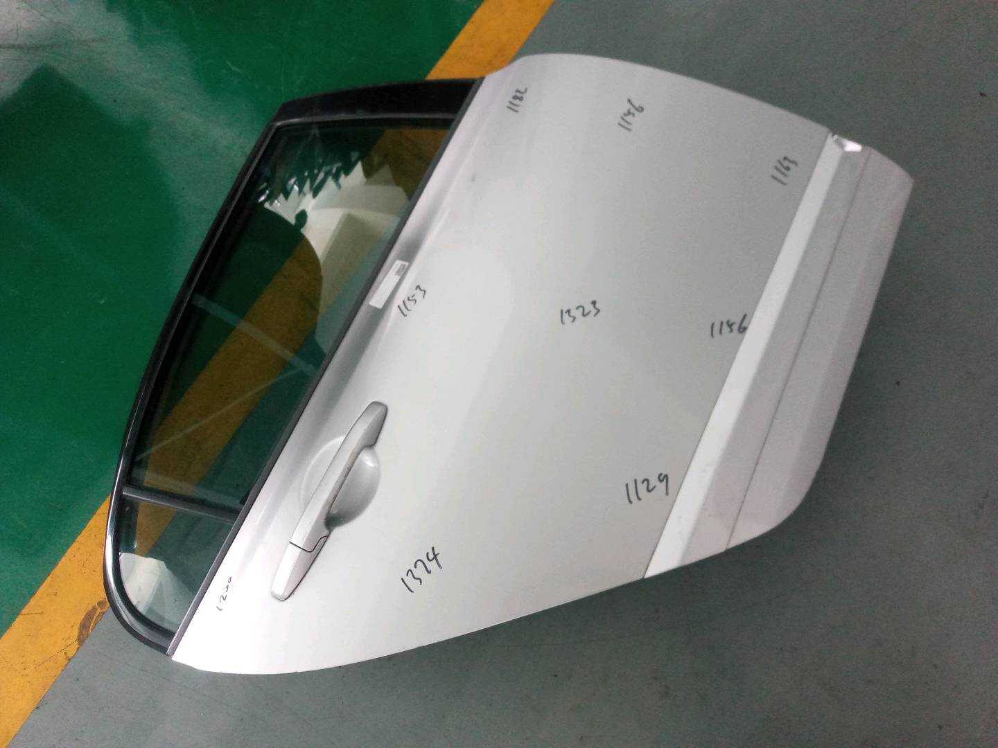 2025041910037 后门壳（右）