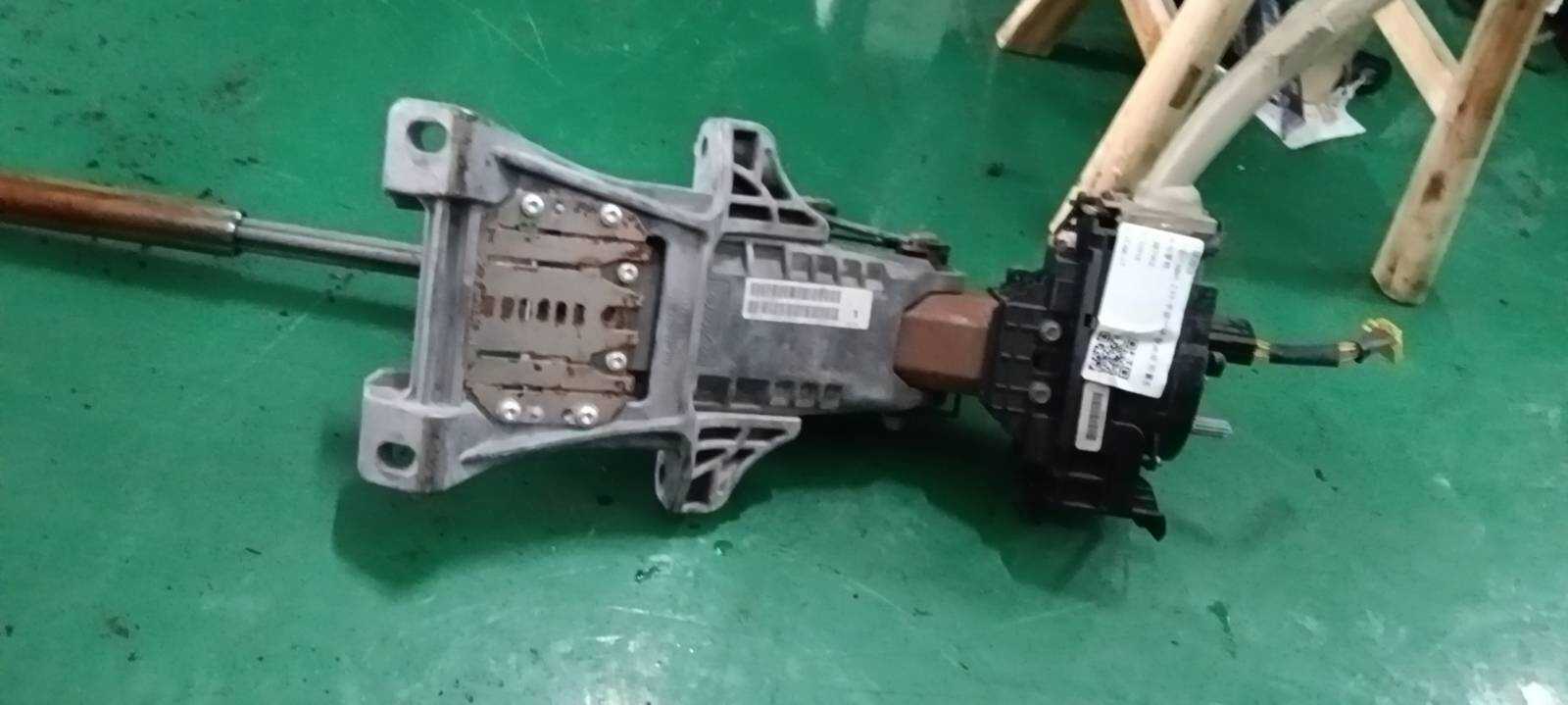 31387903 转向管柱
