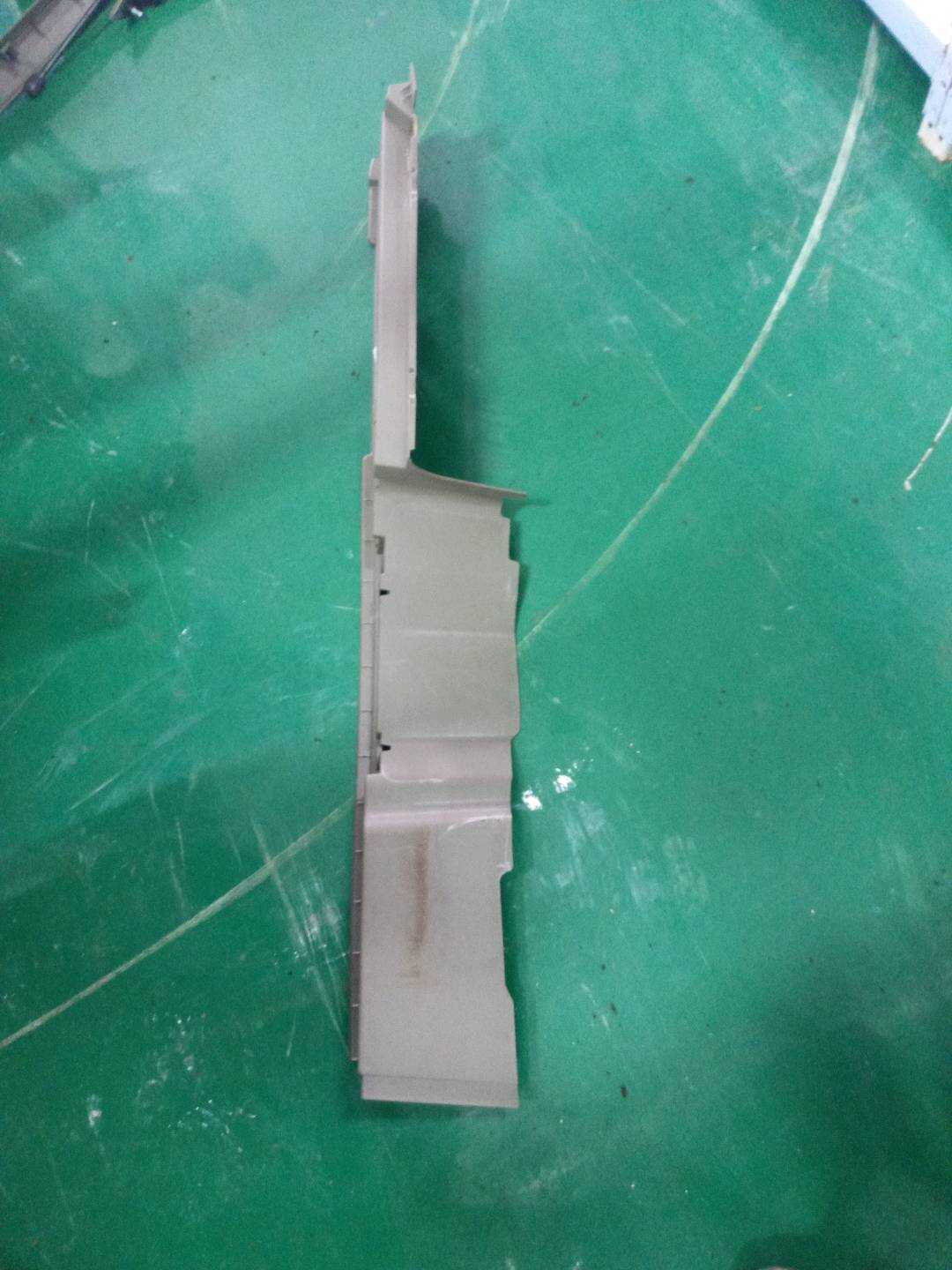 4L0863528A1FU 行李箱地毯支架(右)