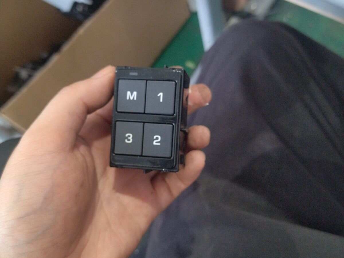 T2H3542 Front Seat Memory Switch, Left