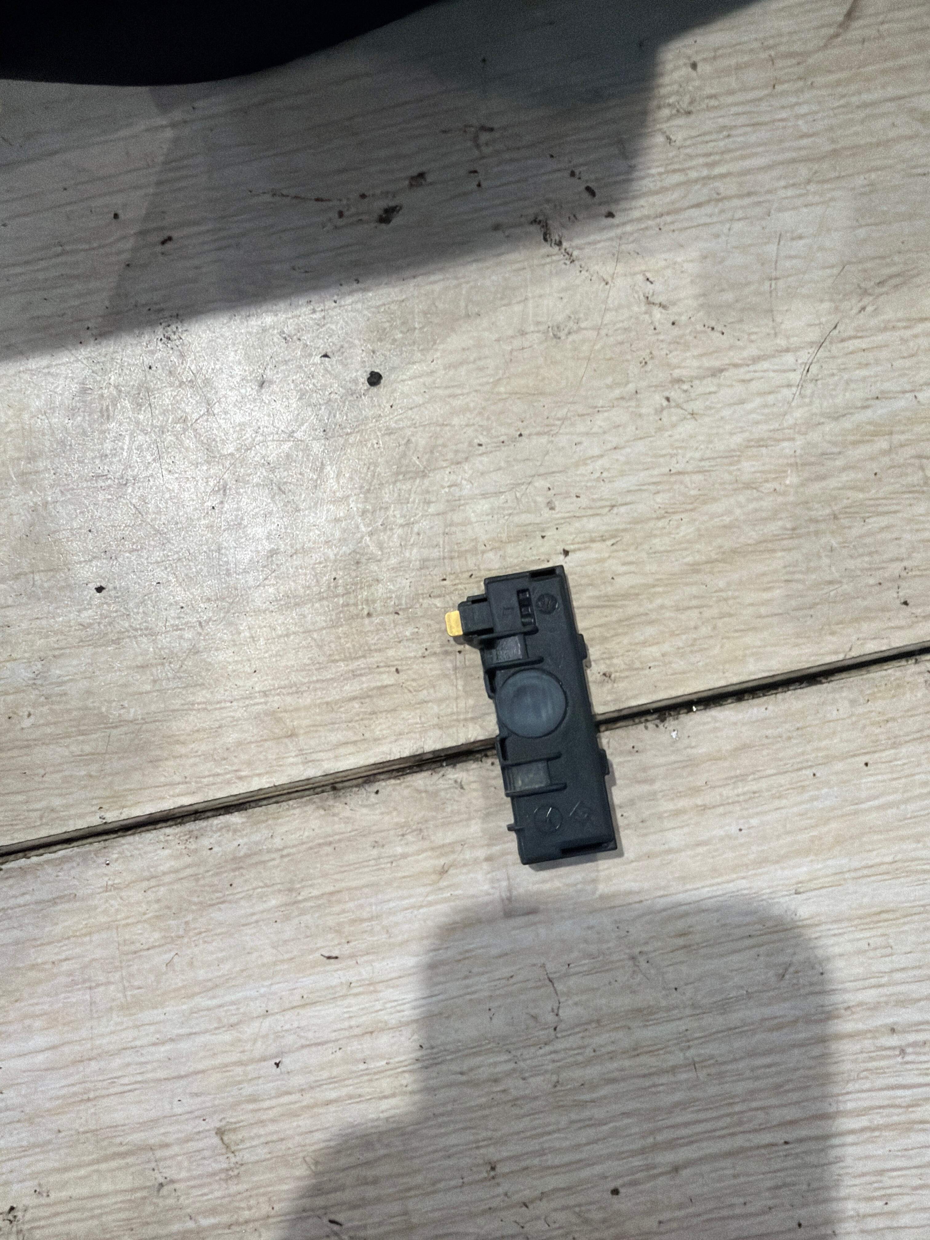 A1729058200 车外温度传感器