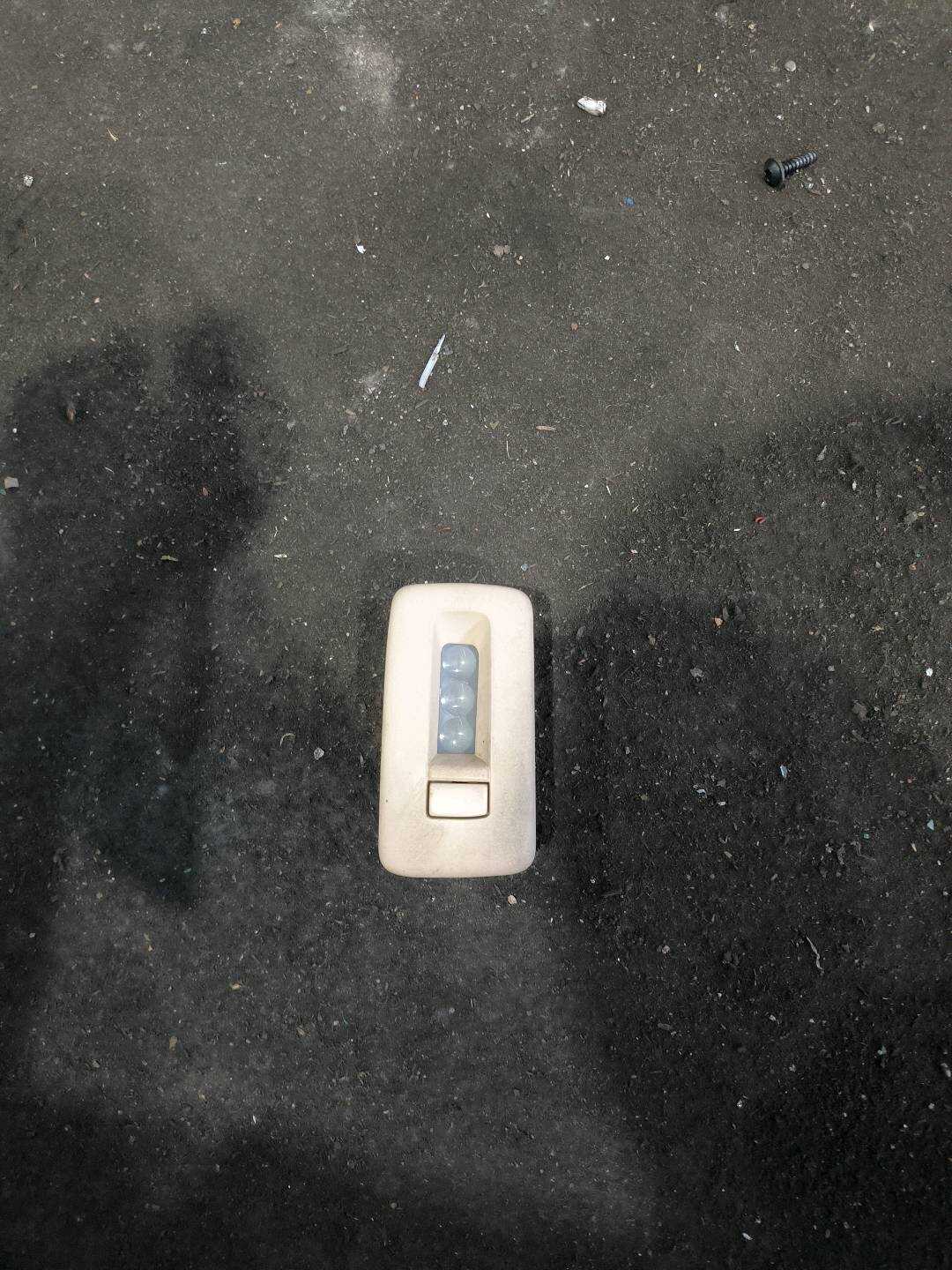 8129033020A0 左后车内灯总成