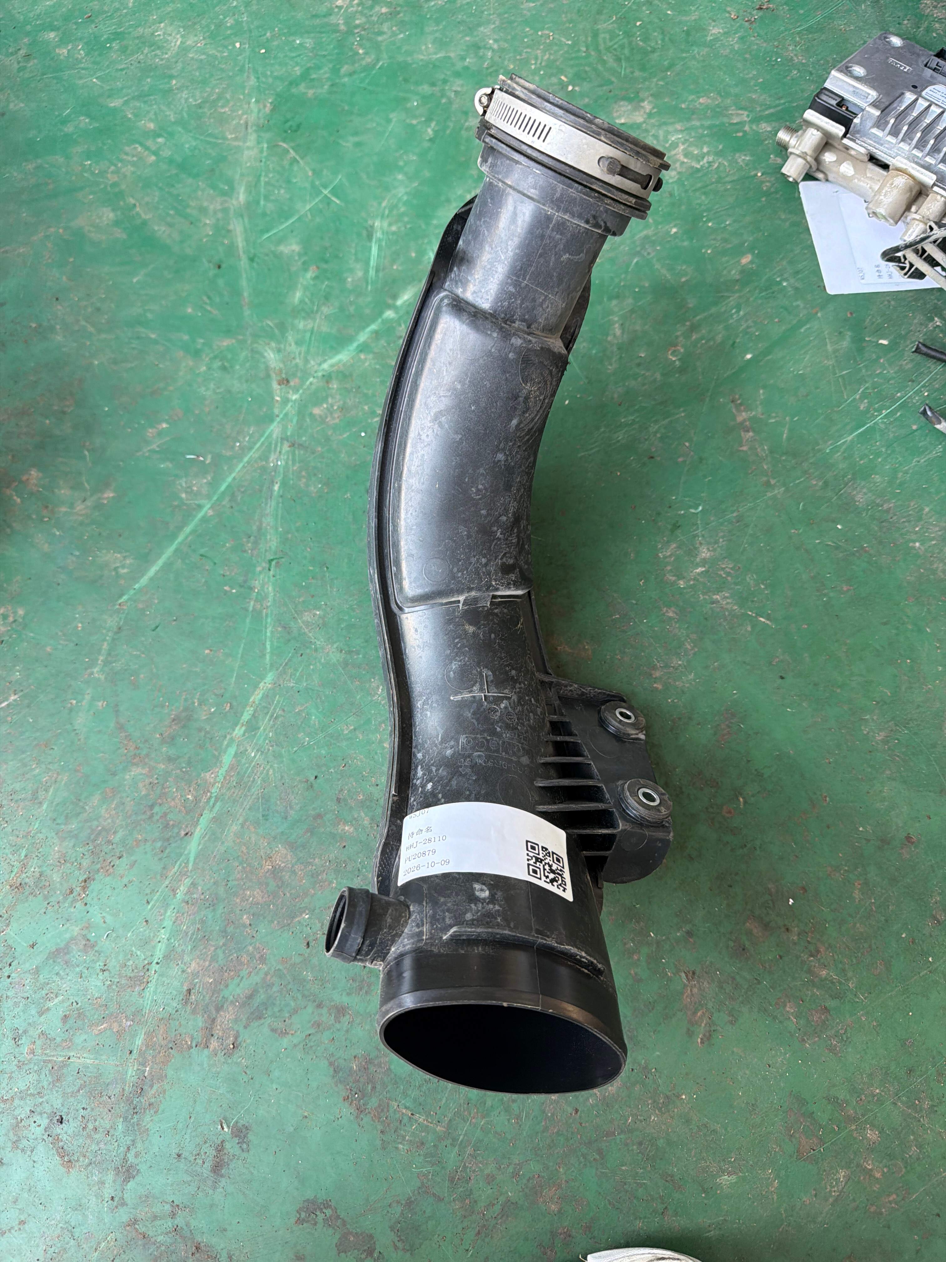 F2G39R504BD 空气滤清器出气管(后)