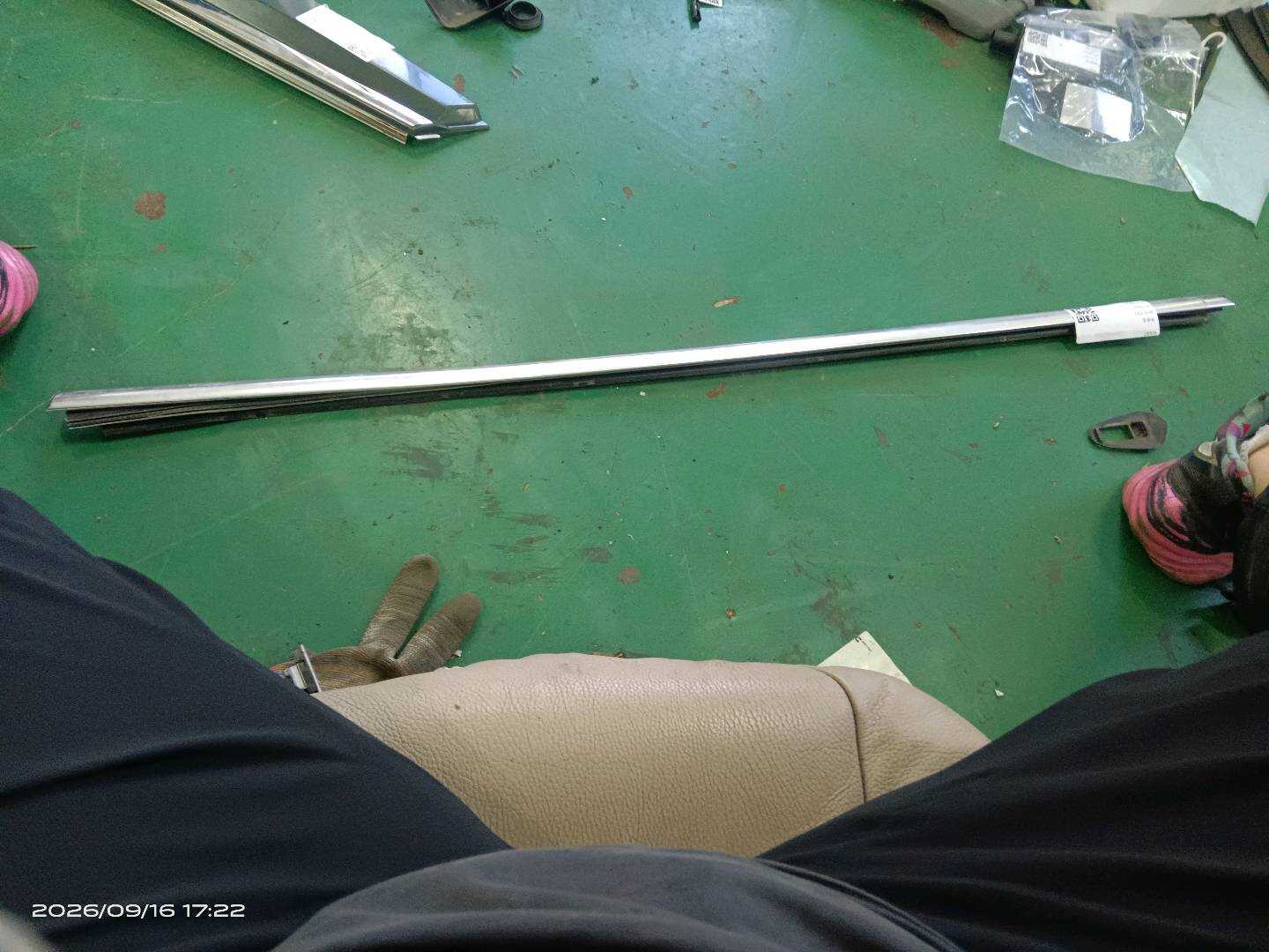 51357317843 后门玻璃压条(左外)