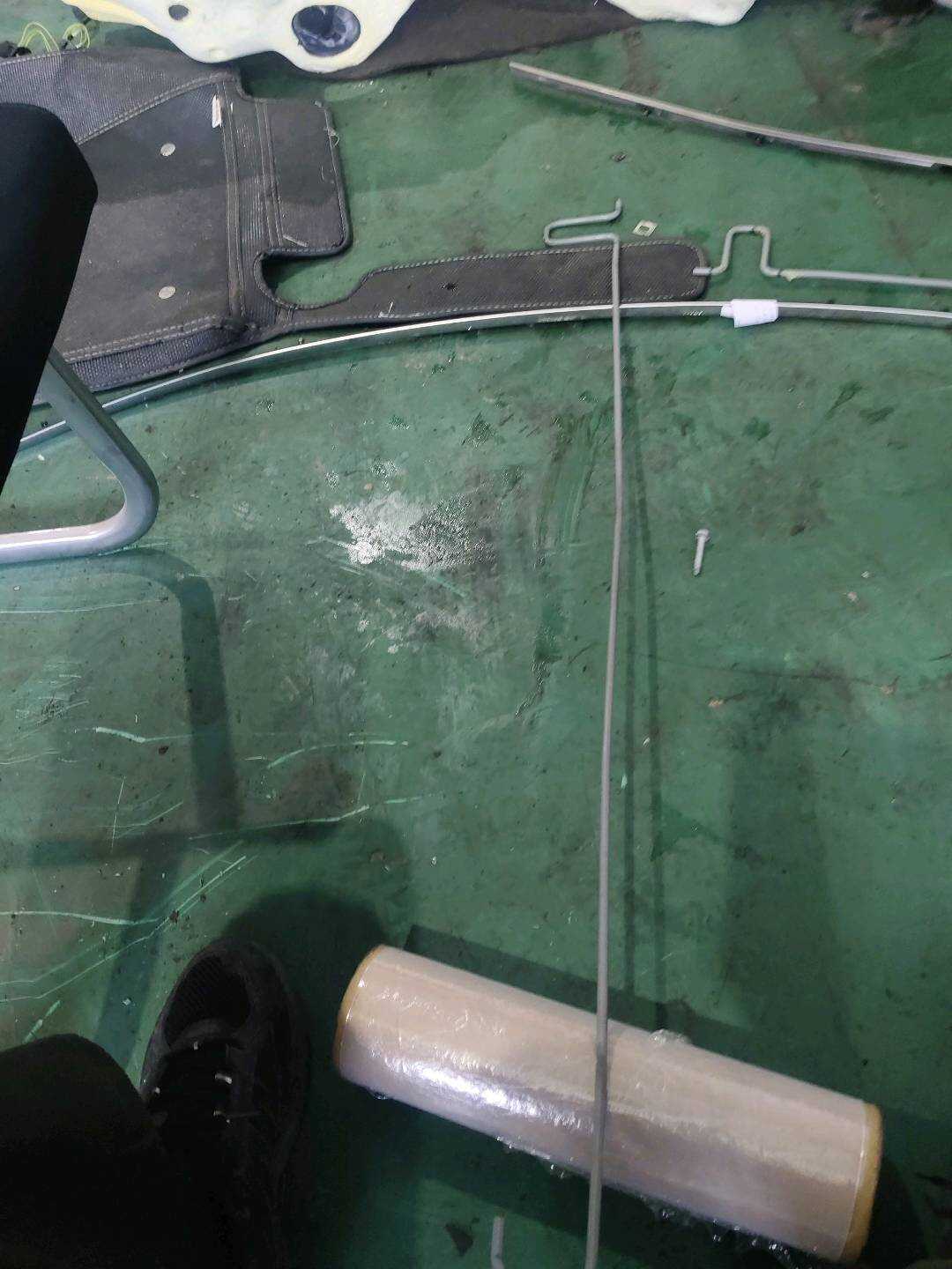 B013013 Trunk Left Hinge Torsion Bar