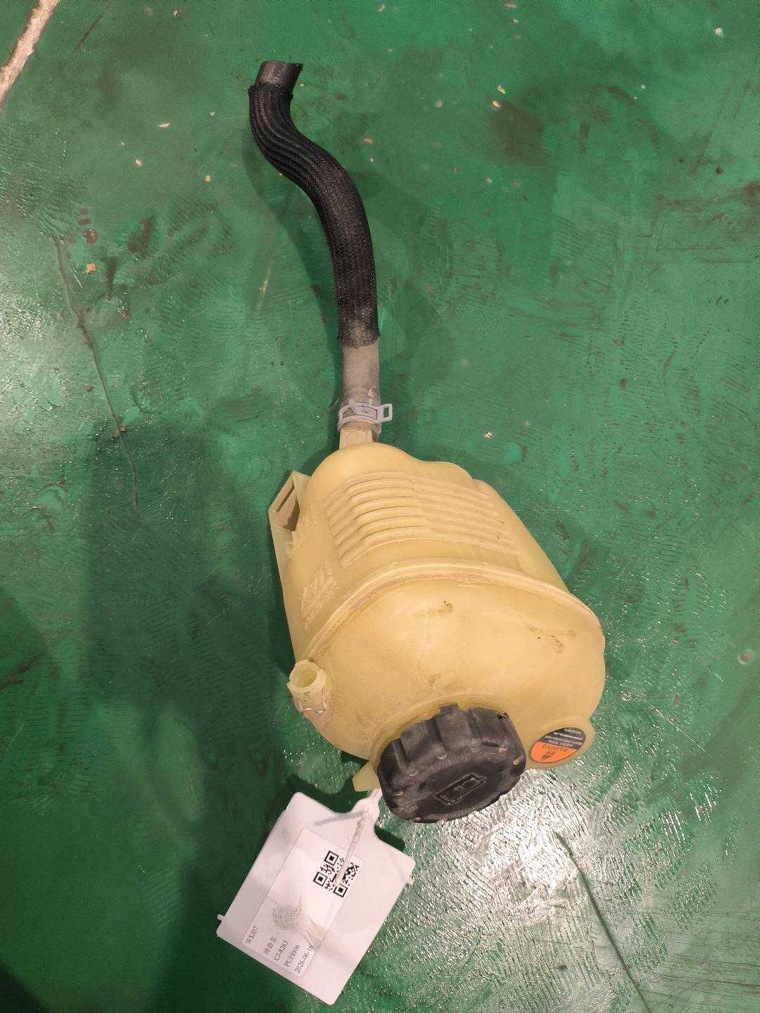 217104GD0A Radiator Coolant Reservoir