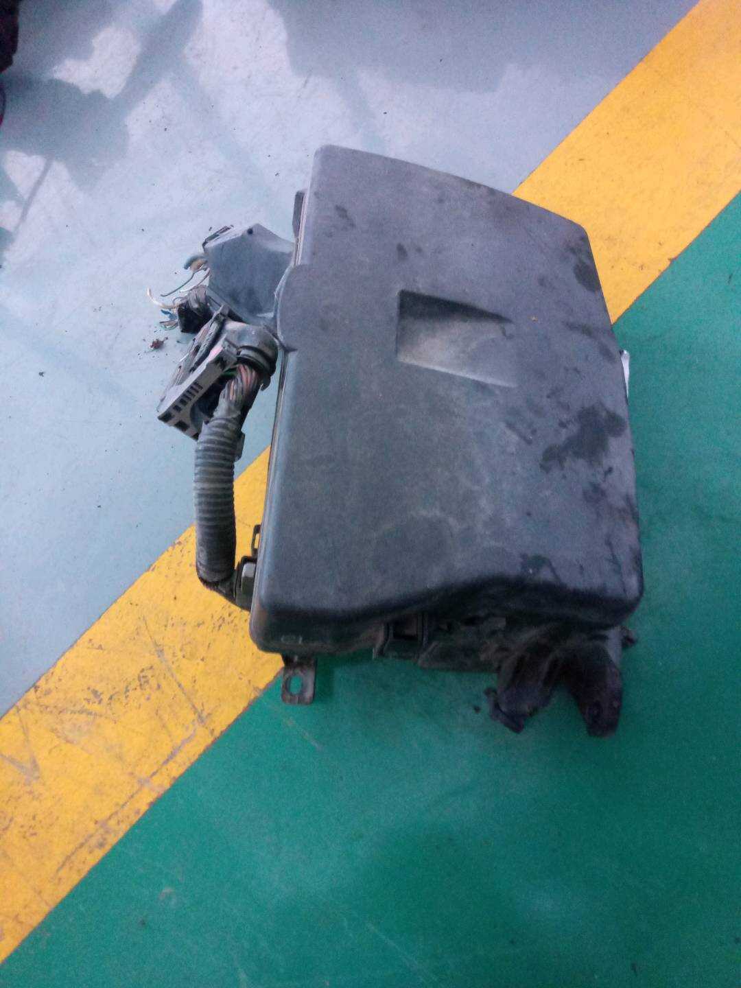 8273002860 发动机保险盒